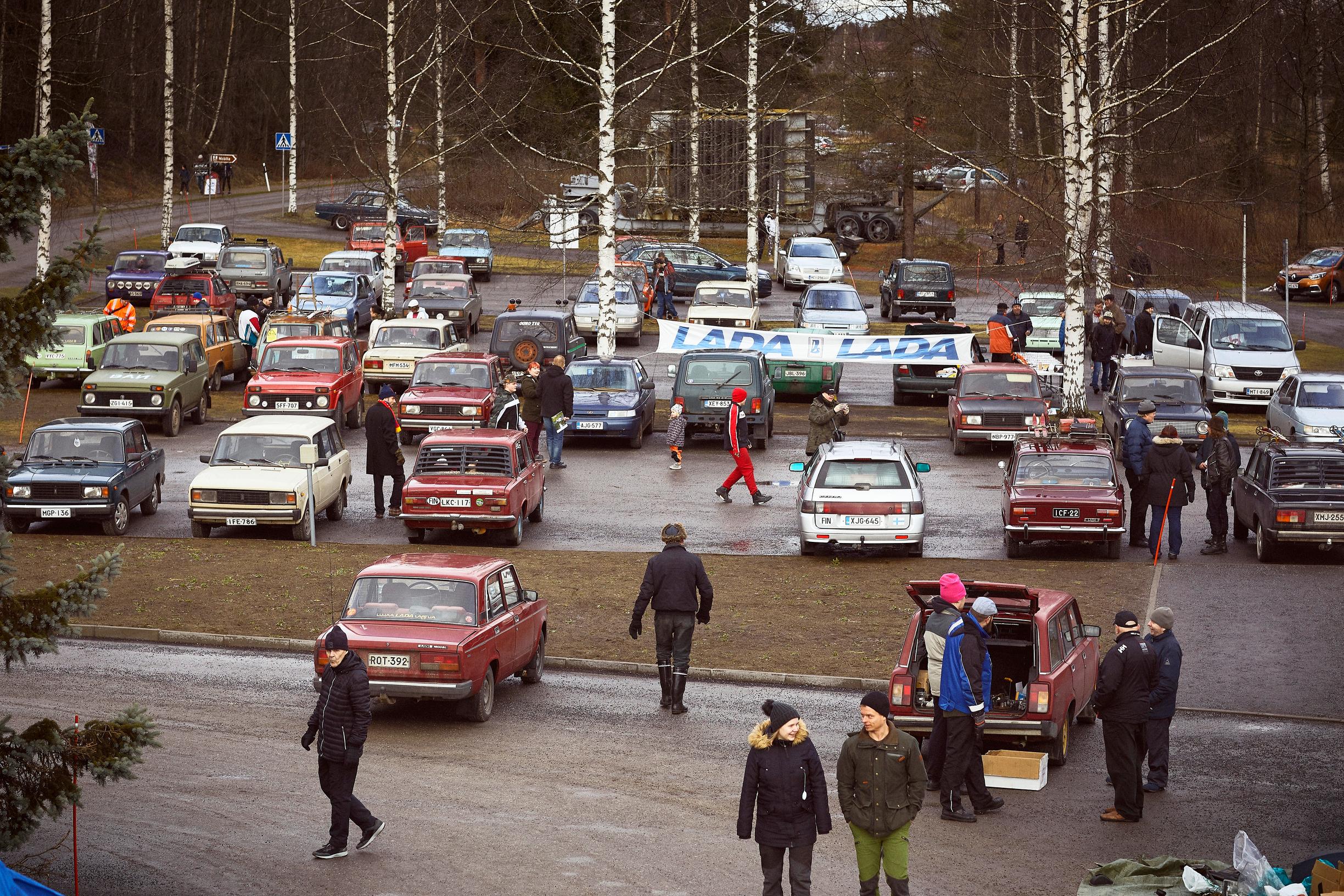 50-vuotias Lada – Idän ihme ja intohimon kohde: "Minulla on seinällinen Lada-tauluja, Lada-ompelukone, kaikki Lada-mallit pikkuautoina ja Lada-tatuointeja" 