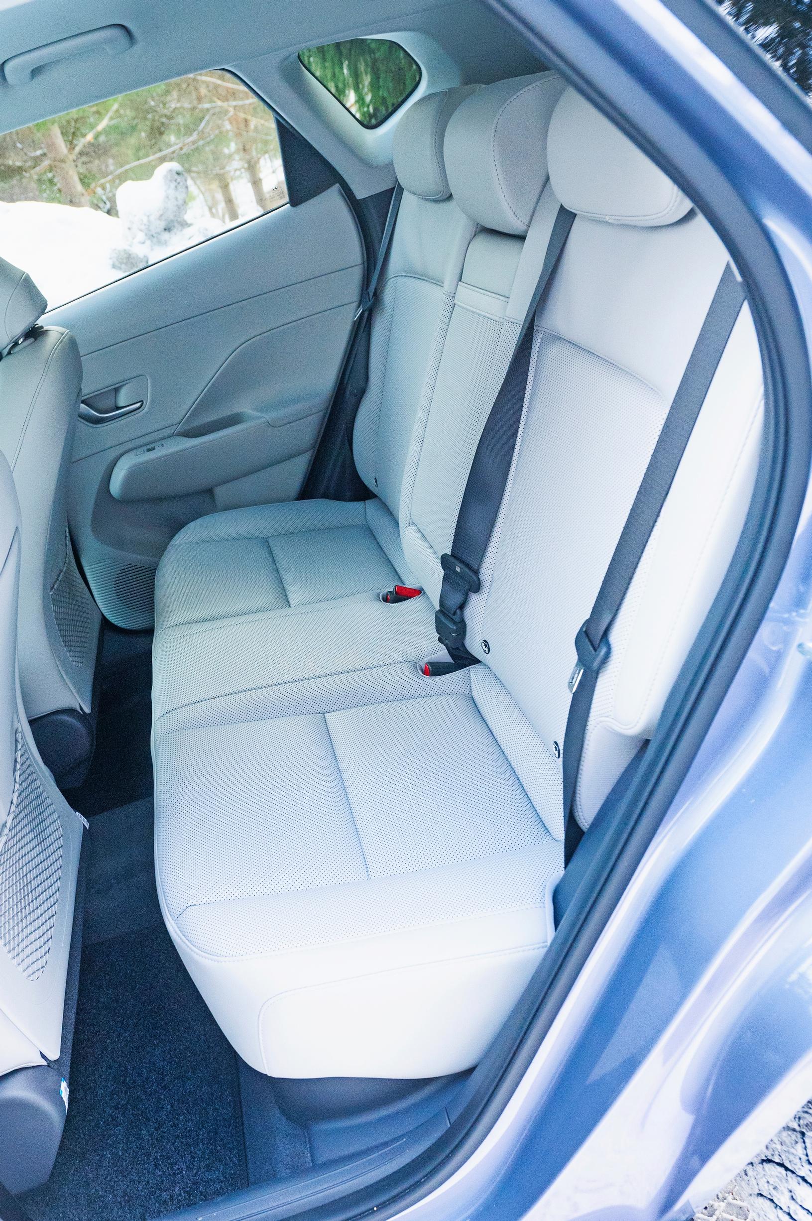 Hyundai Konan takapenkki on selvästi tilavampi kuin edellisessä mallissa.