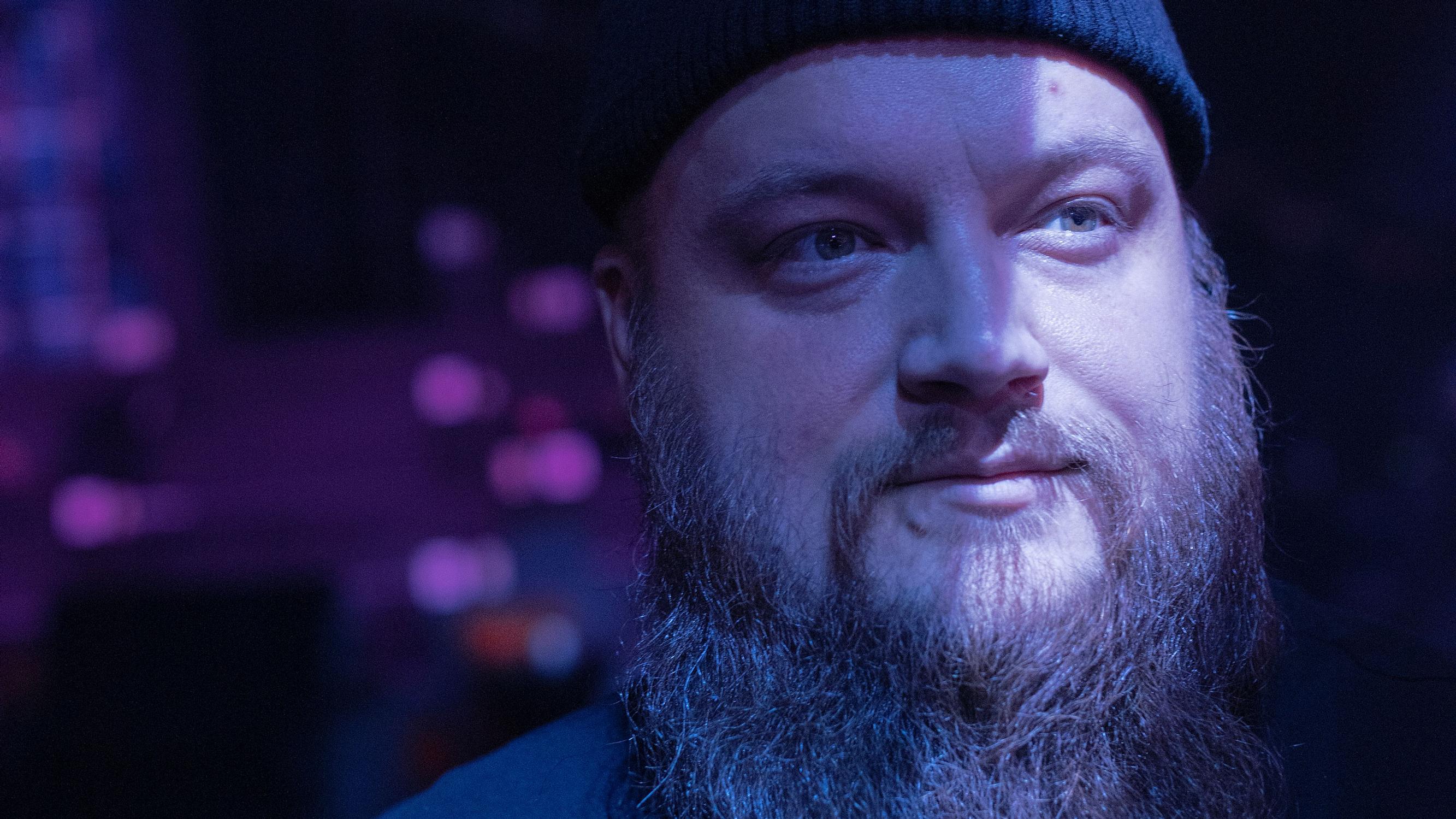 Elämäni biisi -laulaja Kasmir oppi hyväksymään itsensä vasta isyyden myötä: "Inhosin poskiani nuorena niin paljon, että revin niitä"