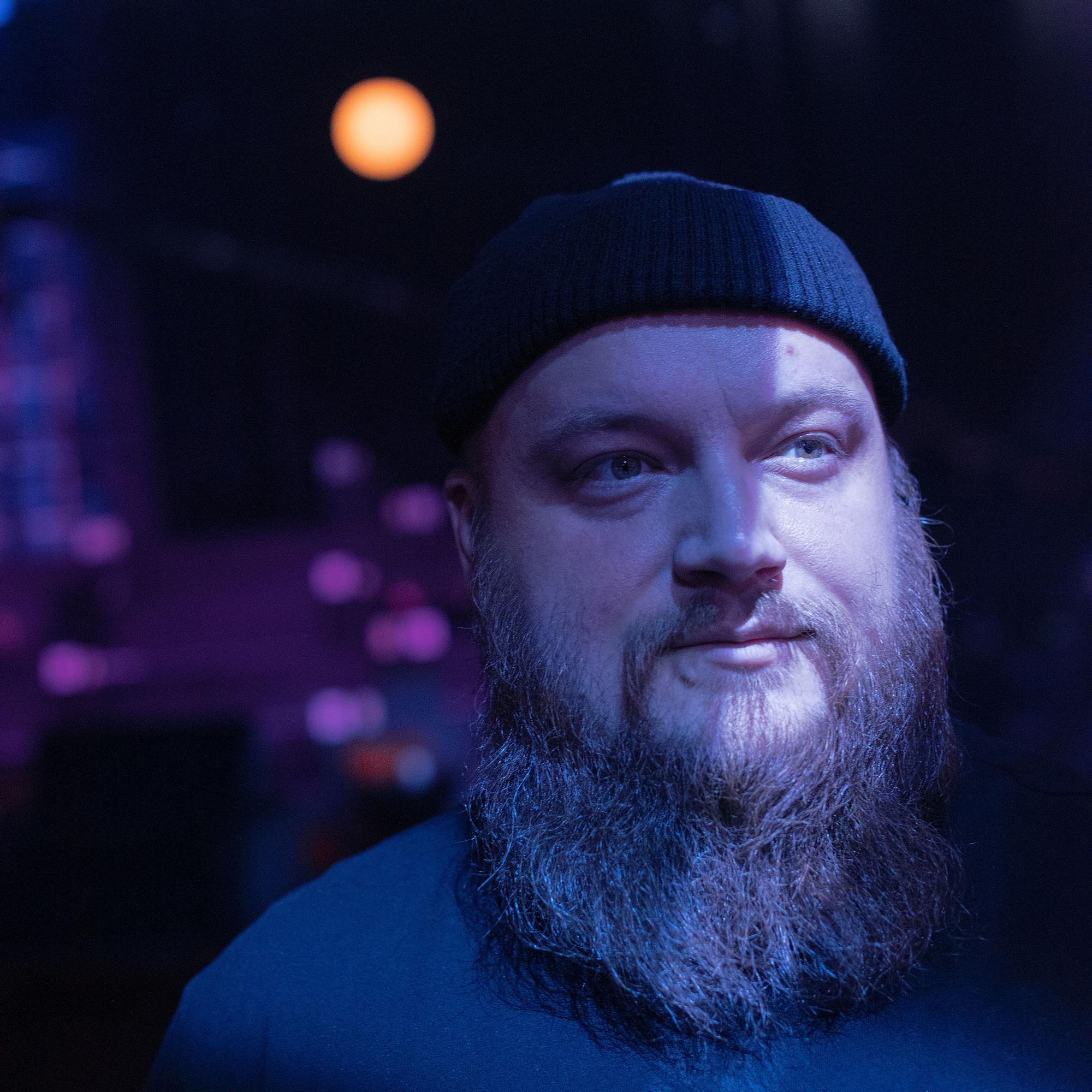 Elämäni biisi -laulaja Kasmir oppi hyväksymään itsensä vasta isyyden myötä: "Inhosin poskiani nuorena niin paljon, että revin niitä"