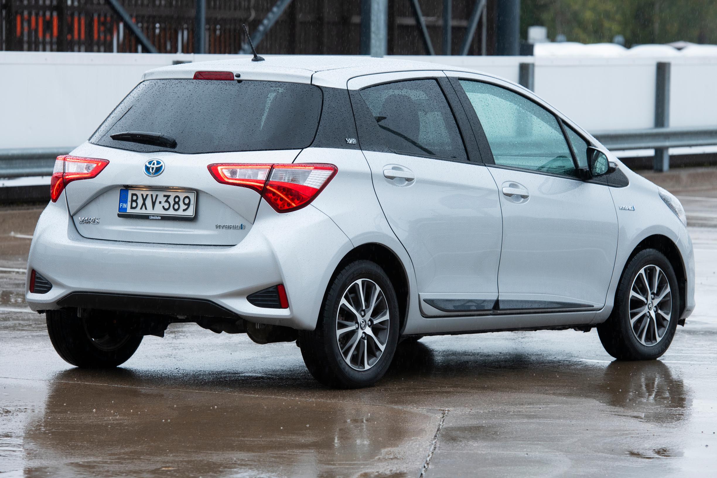 Toyota Yaris vm. 2019 1.5 Hybrid Y20 Edition takaa