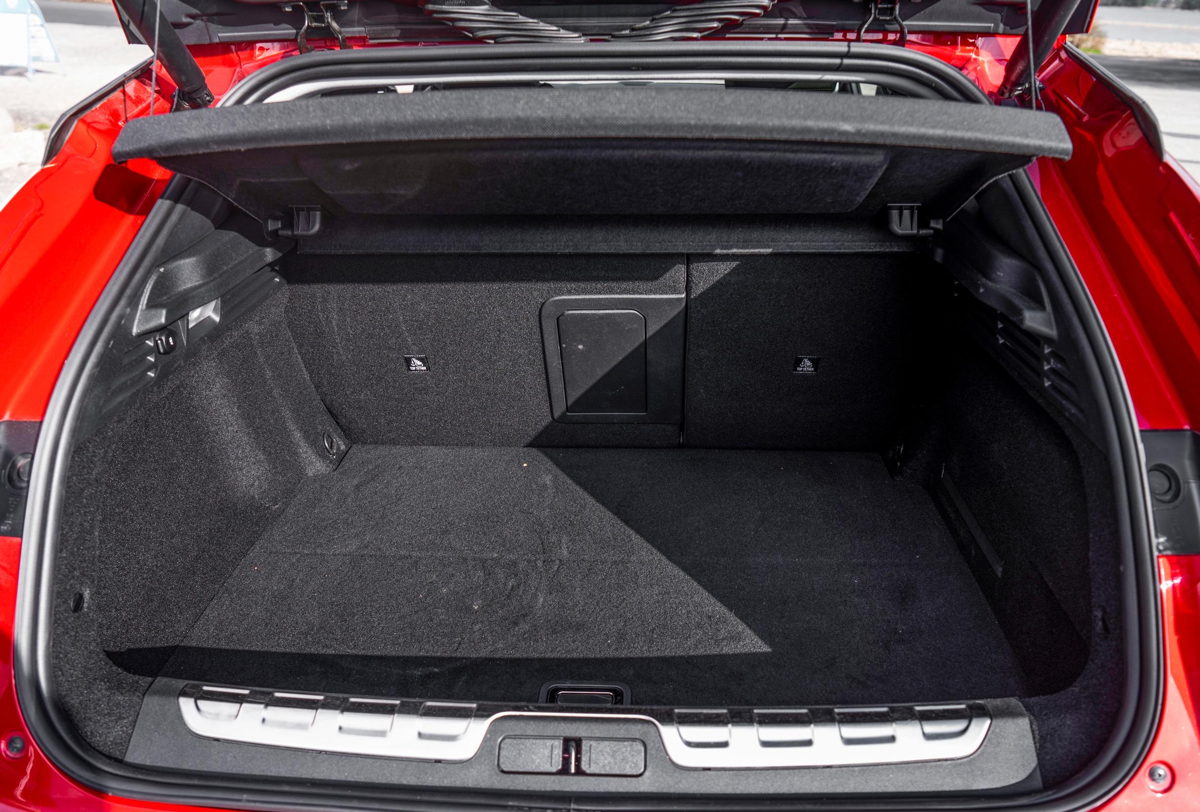 DS 4 E-Tense plug-in Hybrid 225 Rivoli Cross Autom. Launch Ed. takaluukku