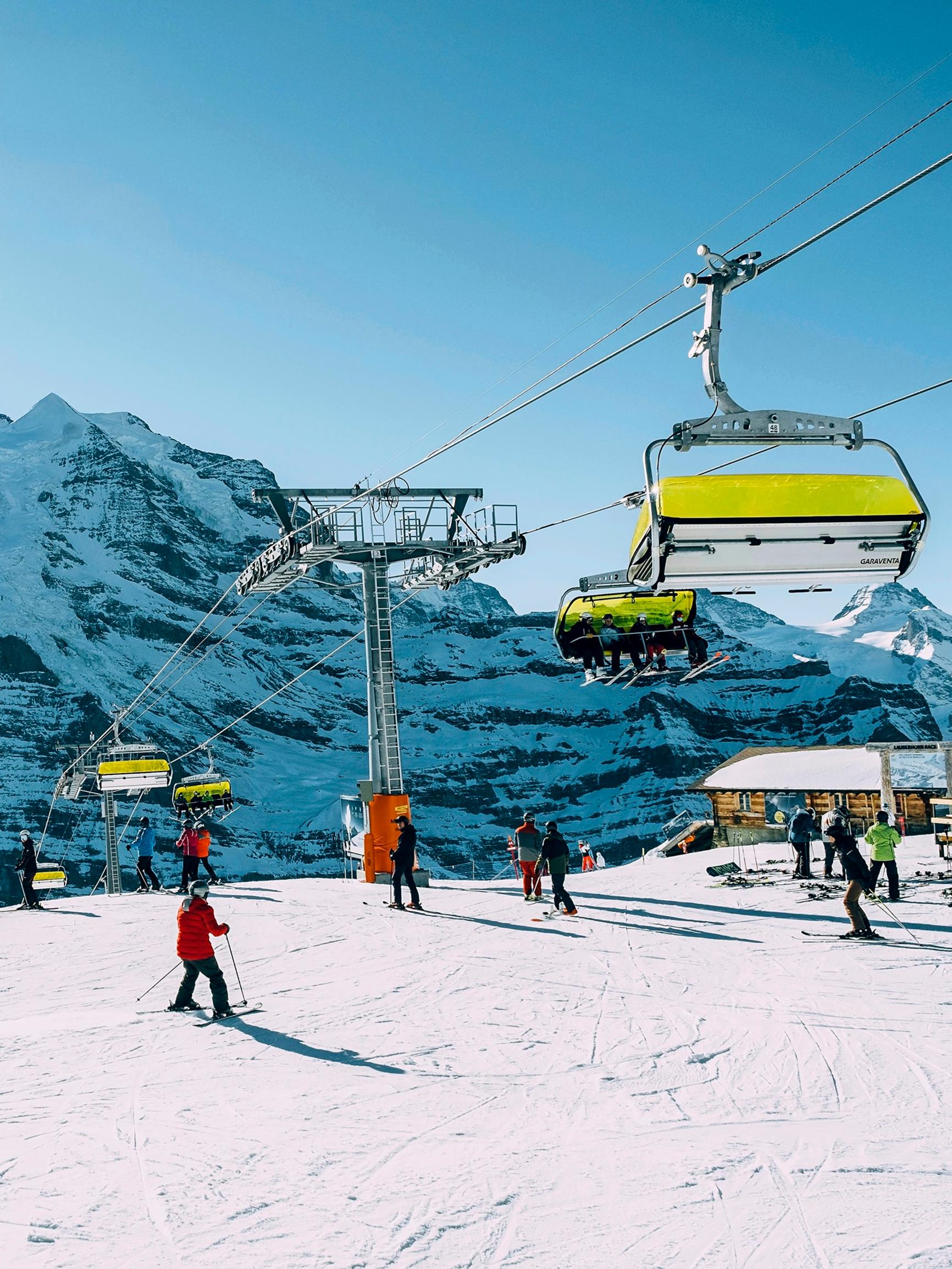 Sveitsin Grindelwald tarjoaa vuorimaisemia, herkuttelua ja hauskoja laskuelämyksiä – ja hurjan maailmancup-rinteen
