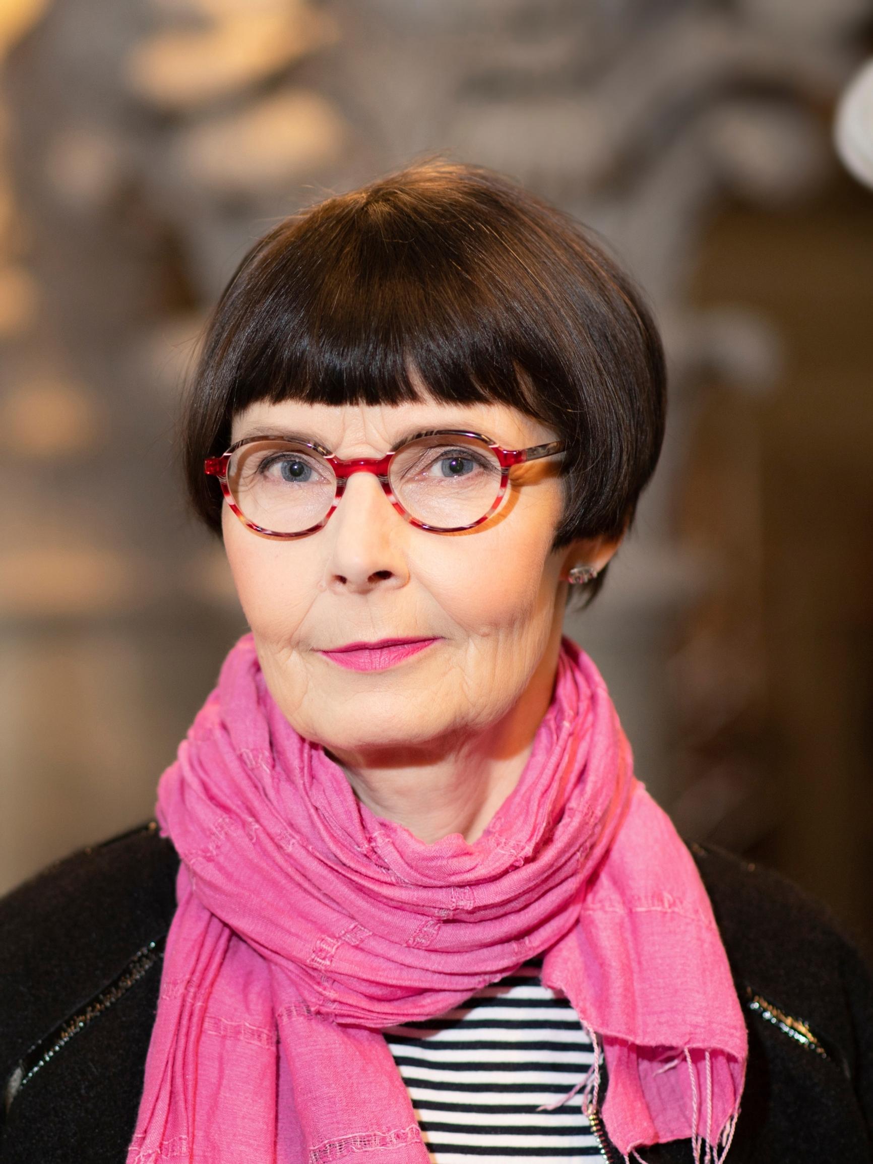 Ylen palkittu toimittaja Tiina Merikanto eläkkeelle – antoi sote-uudistukselle kasvot: ”Hoidon saatavuus on yksi asia, joka kaipaa remonttia”