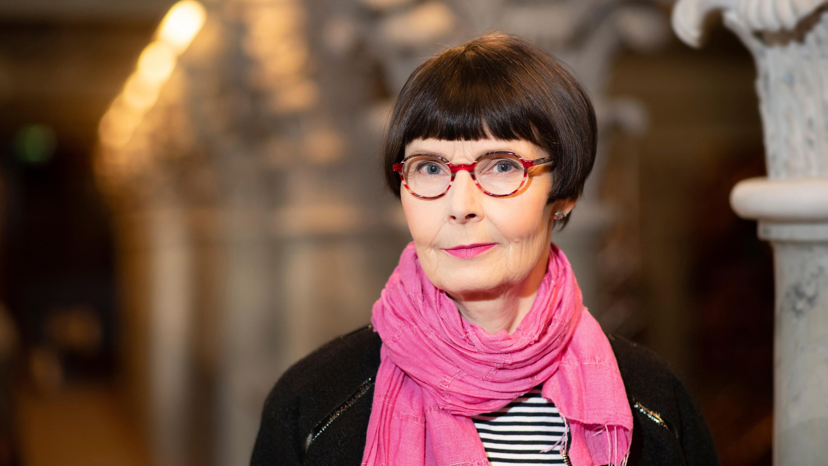 Ylen palkittu toimittaja Tiina Merikanto eläkkeelle – antoi sote-uudistukselle kasvot: ”Hoidon saatavuus on yksi asia, joka kaipaa remonttia”