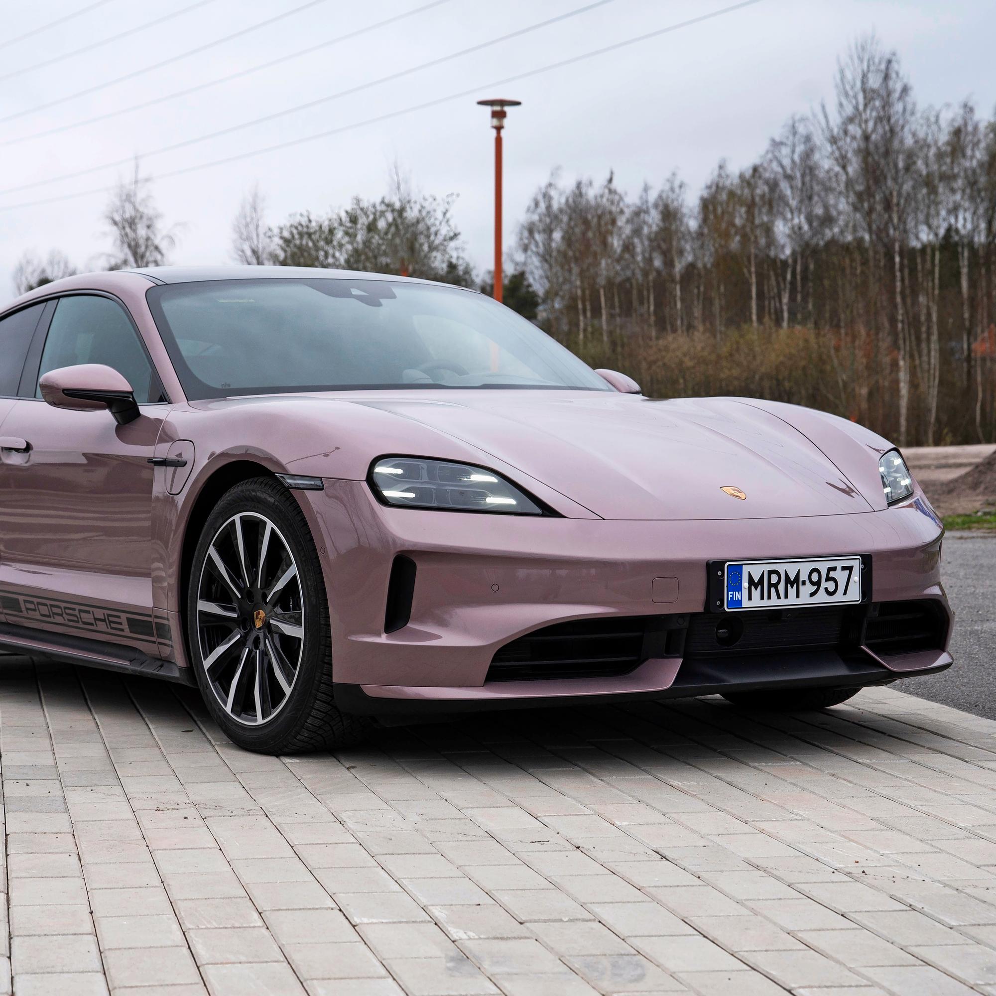 Porsche Taycan – Yhdenlaisella perheautolla luksusta voimakkaaseen arkeen asiallisen asunnon hinnalla