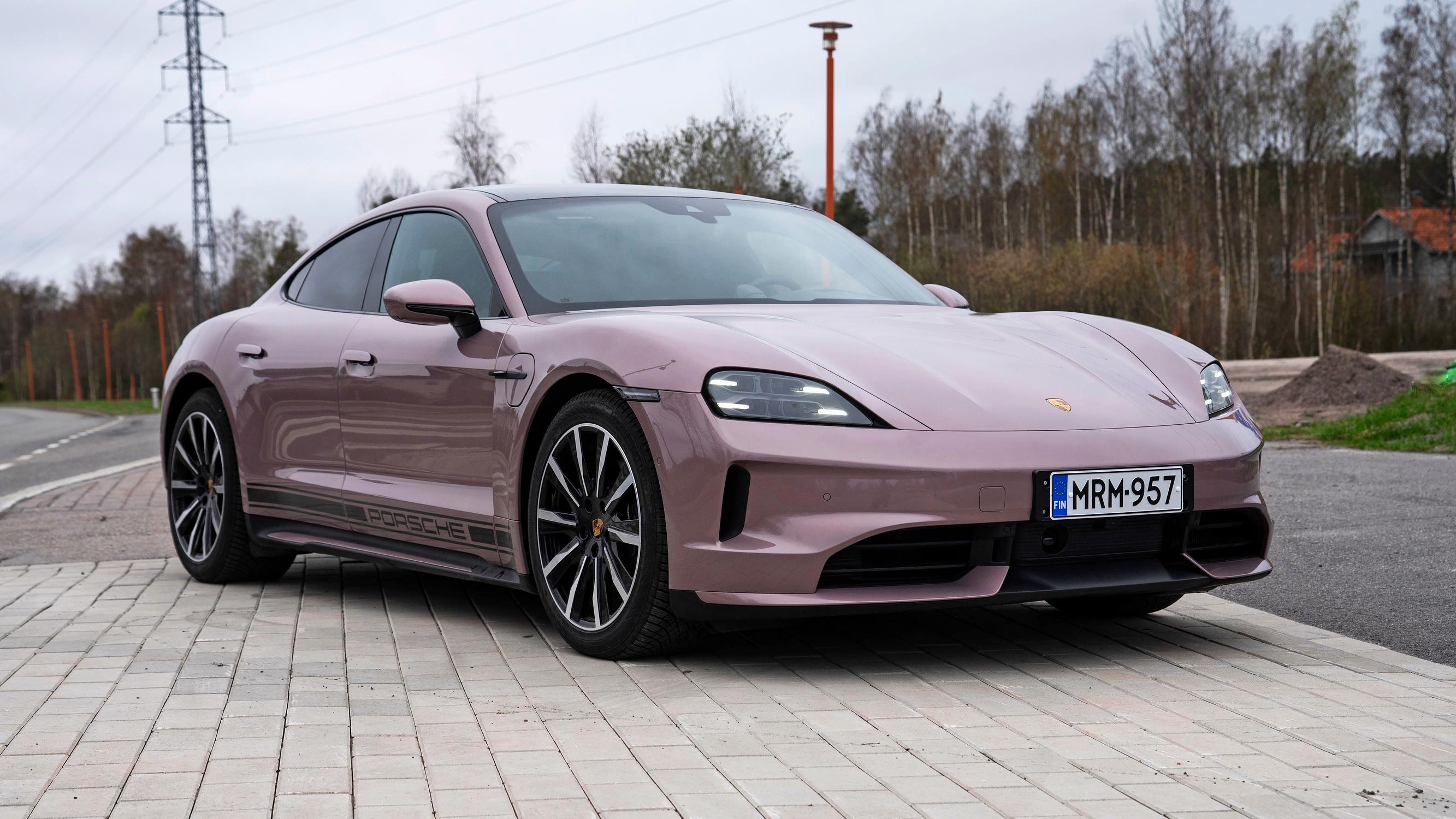 Porsche Taycan – Yhdenlaisella perheautolla luksusta voimakkaaseen arkeen asiallisen asunnon hinnalla