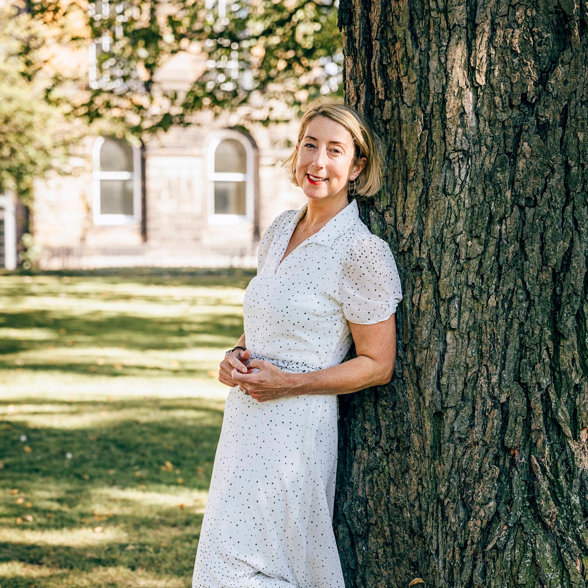 Nämä asiat Edinburghissa kannattaa kokea – suosikkikirjailija Jenny Colgan vei Mondon kierrokselle kotikaupunkiinsa