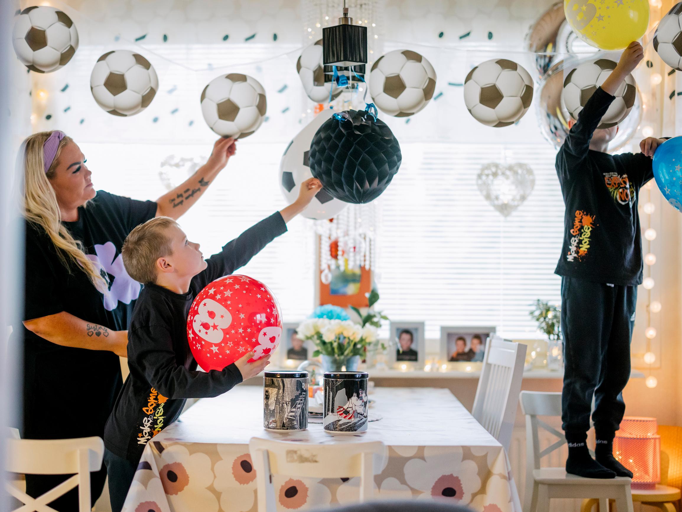 Henna Vuorenmaan käteen on tatuoitu päivämäärä 9.3. – Se on lasten isän kuolinpäivä ja päivä, jolloin Henna sai tietää sairastavansa ALSia