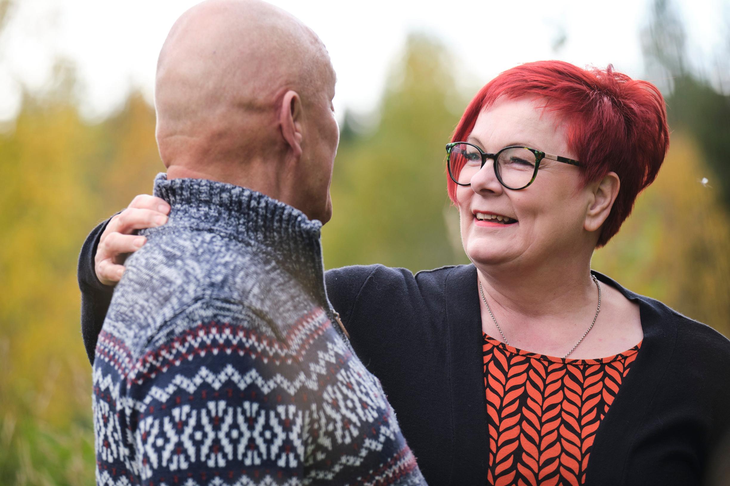 Anne, 57, sairastui Alzheimerin tautiin – edunvalvontavaltuutus helpotti huolta tulevasta
