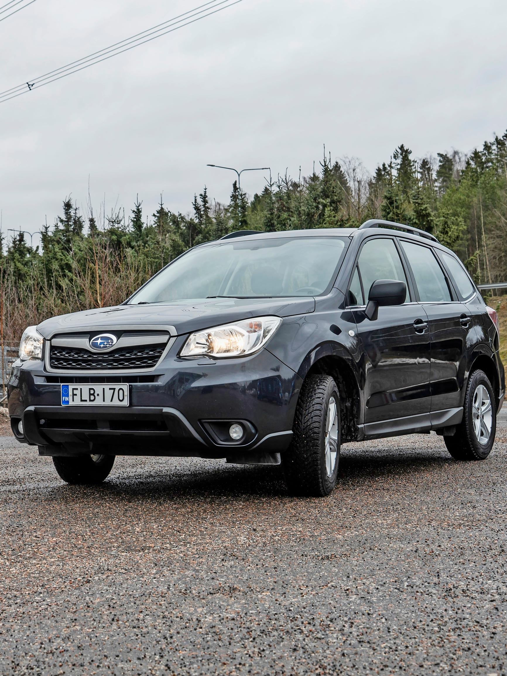 Subaru Forester 2.0 X 6MT vm. 2013 – Bokseri laulaa hänelle, joka liikkuu päällystämättömillä teillä ja syrjäkylien tanhuvilla