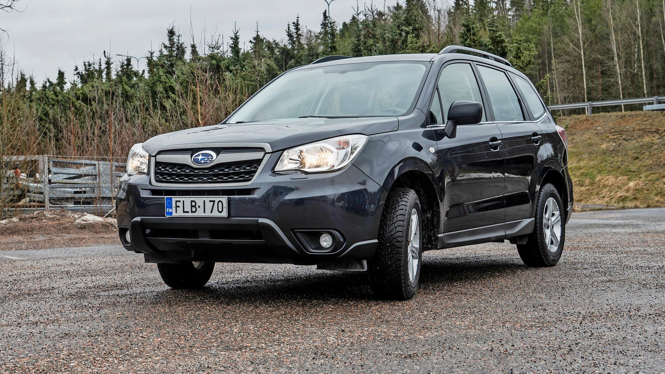 Subaru Forester 2.0 X 6MT vm. 2013 – Bokseri laulaa hänelle, joka liikkuu päällystämättömillä teillä ja syrjäkylien tanhuvilla