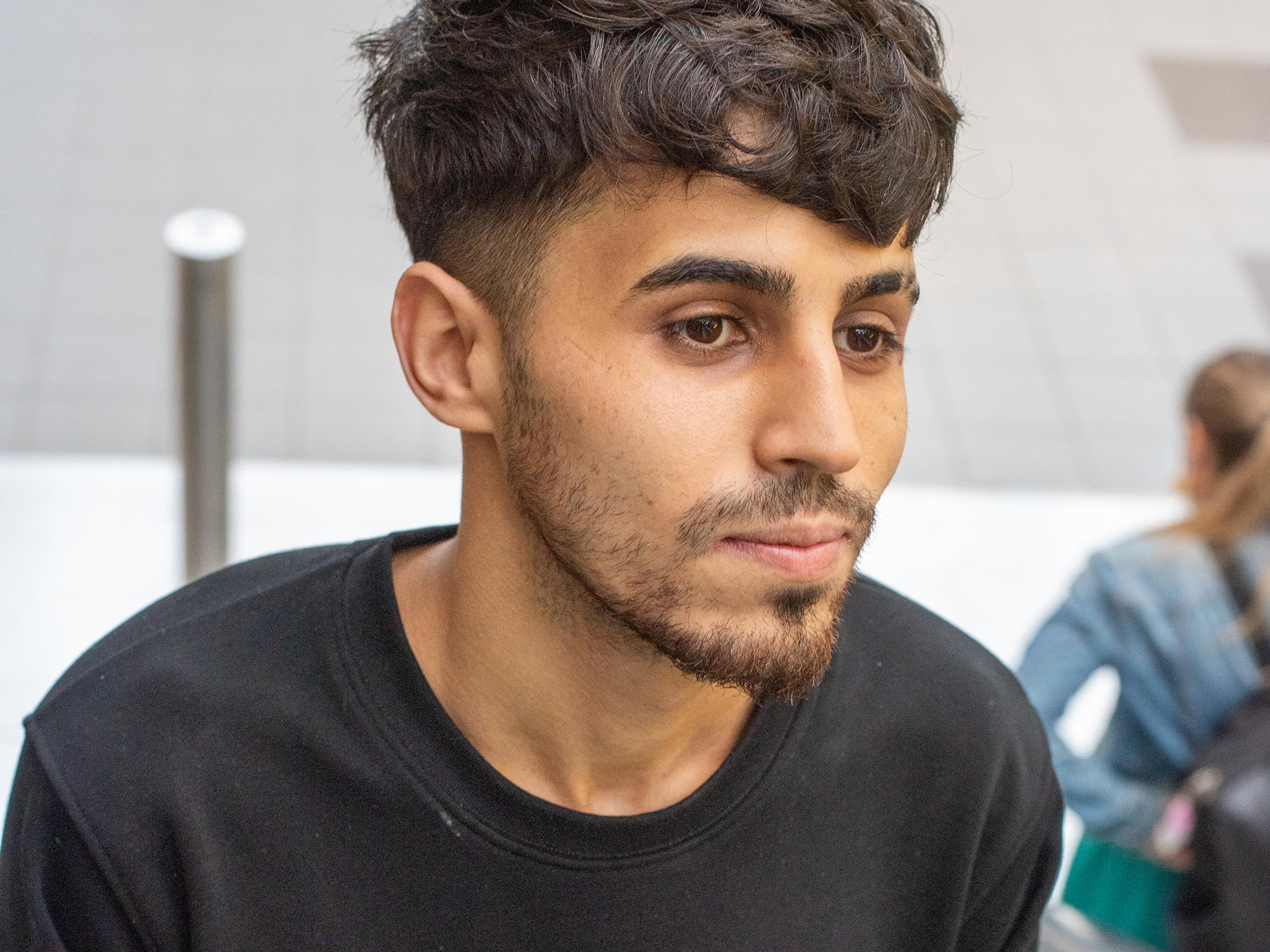 Abdu, 24, pelasti junan alle jääneen miehen hengen – Nyt häntä odottaa karkotus Suomesta
