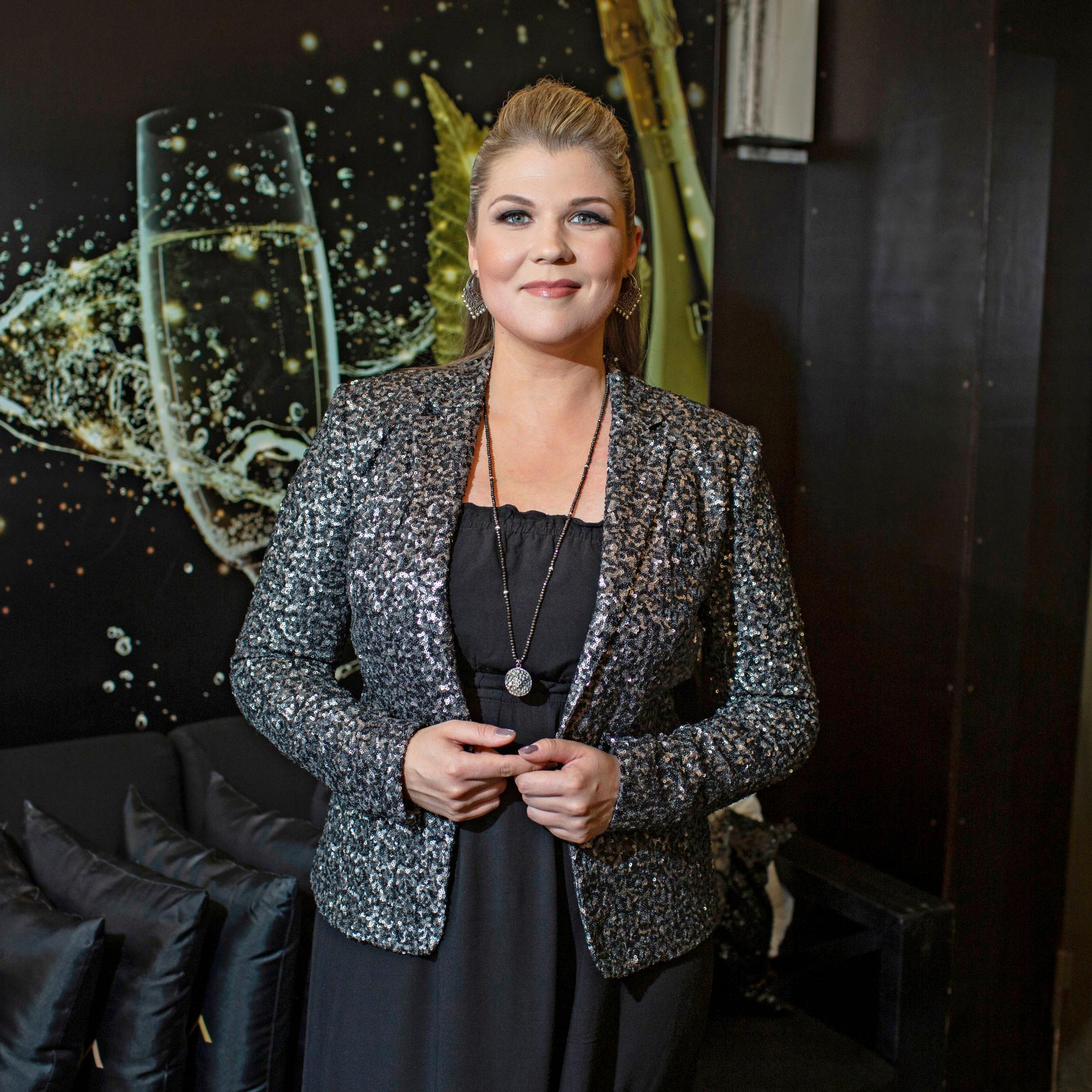 Katri Ylanderin sitkein haave oli tulla laulajaksi – Yksi asia saa hänet liikuttumaan omilla keikoillaan