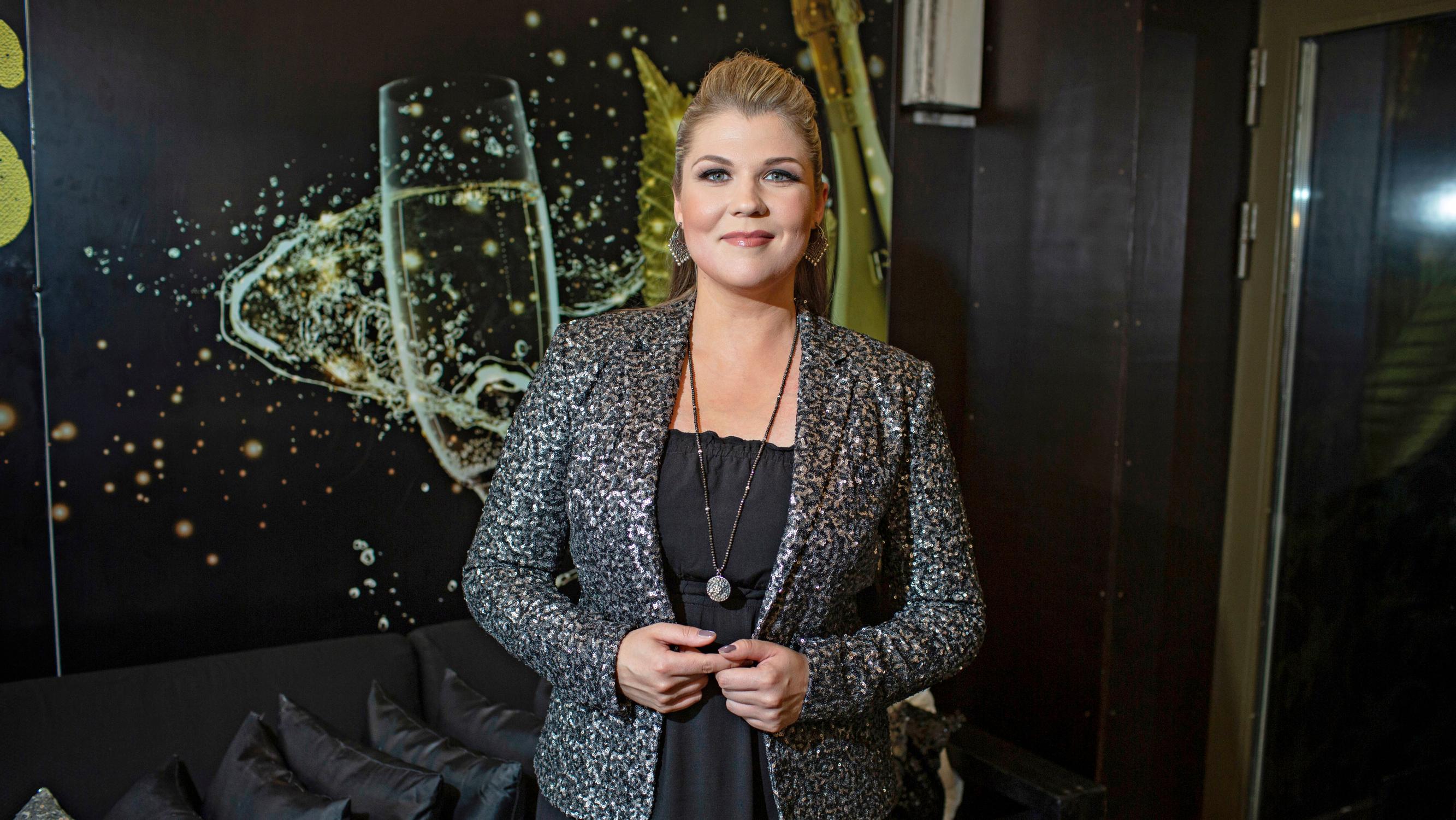 Katri Ylanderin sitkein haave oli tulla laulajaksi – Yksi asia saa hänet liikuttumaan omilla keikoillaan