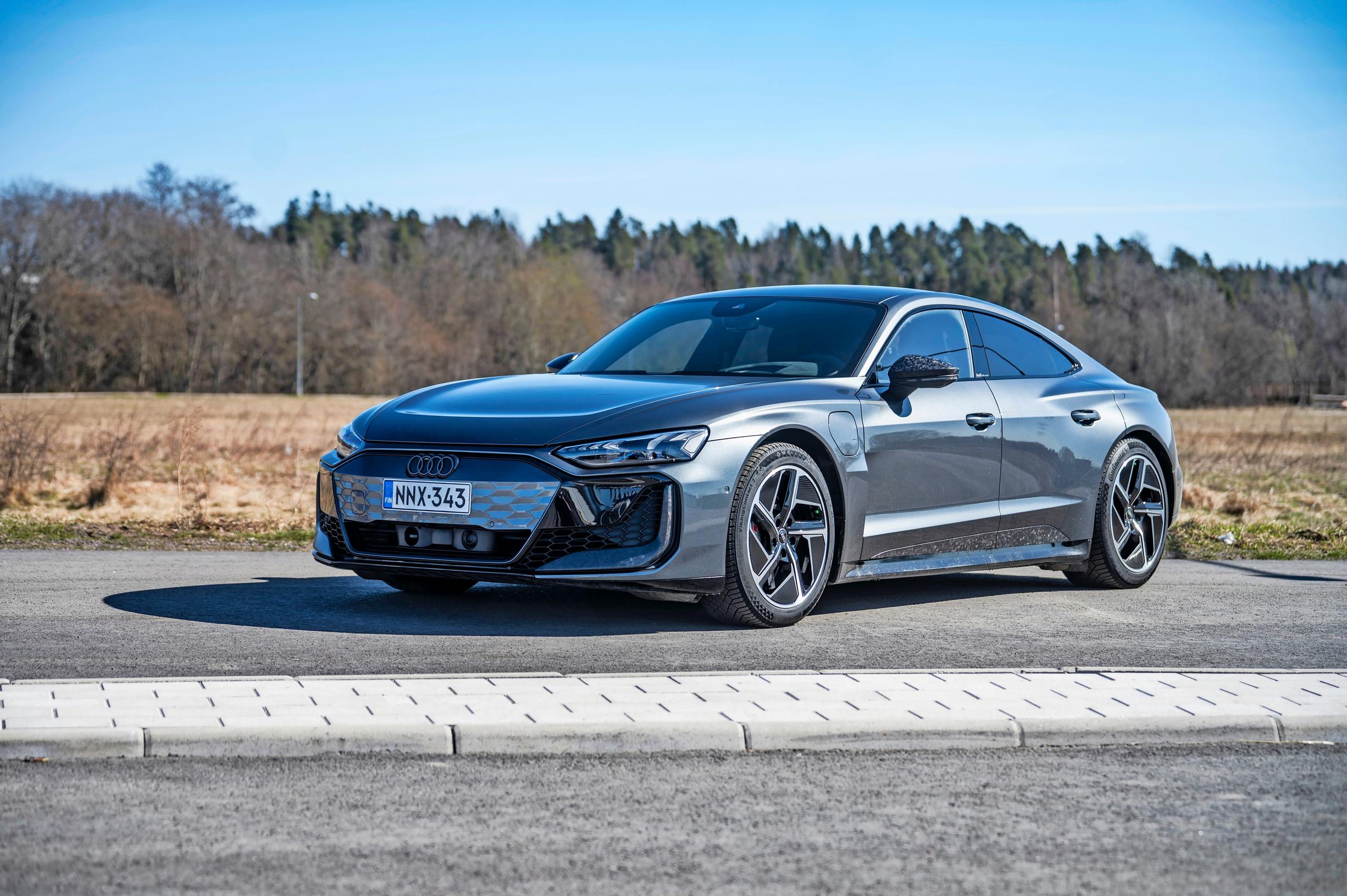 Audi RS e-tron GT – Kahdesta sähkömoottorista 925 hevosvoimaa – En ole ollut katapultin kyydissä, mutta kai se on vähän samanlaista