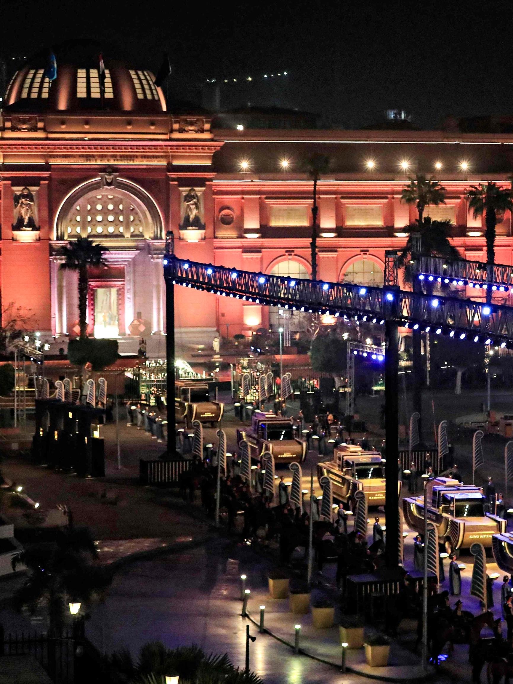 Faaraoiden muumioiden paraati Kairossa kesti kolme tuntia ja maksoi miljoonia dollareita – sai osakseen myös yleisön paheksuntaa