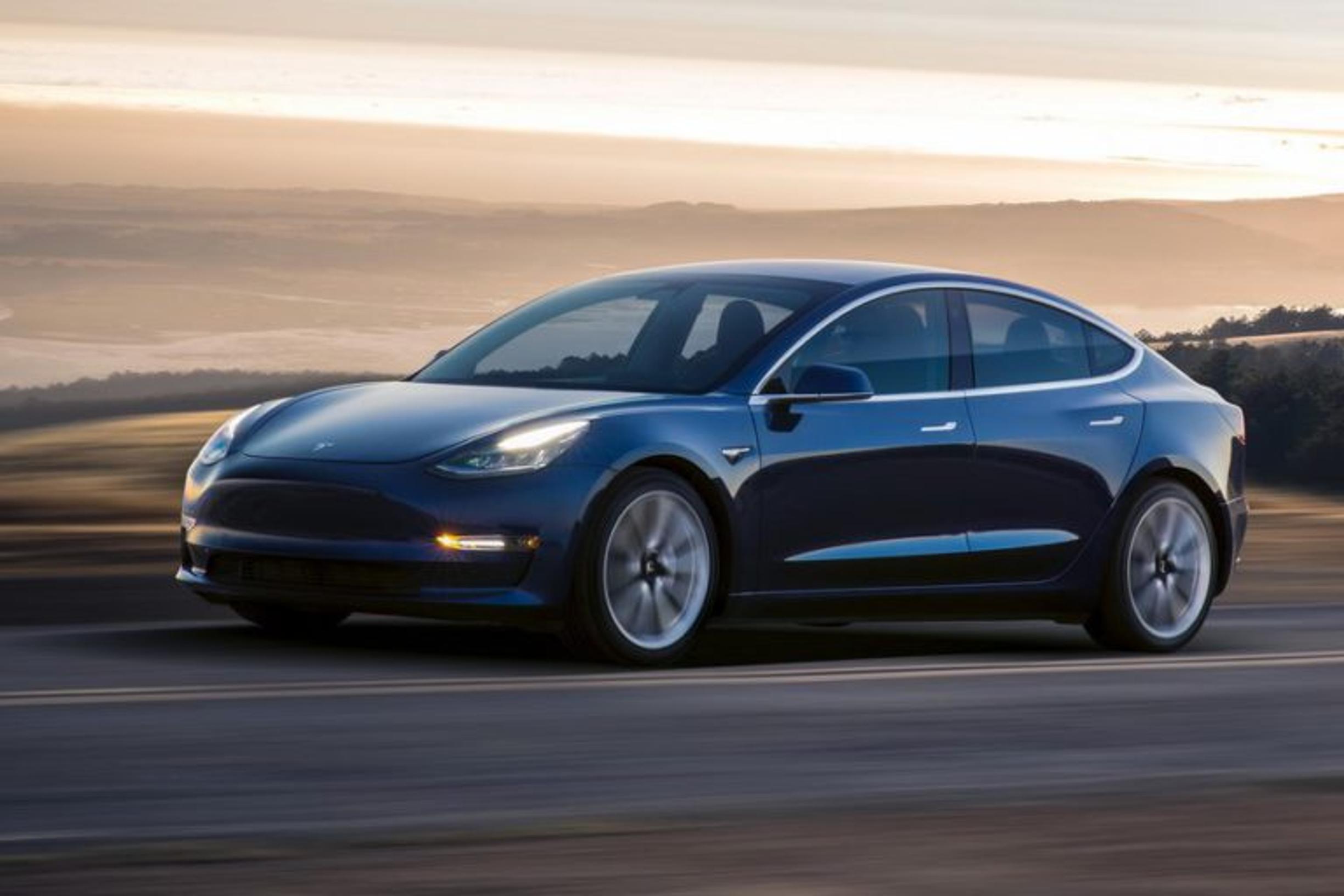 Autovuokraamo tilasi 100 000 Teslaa