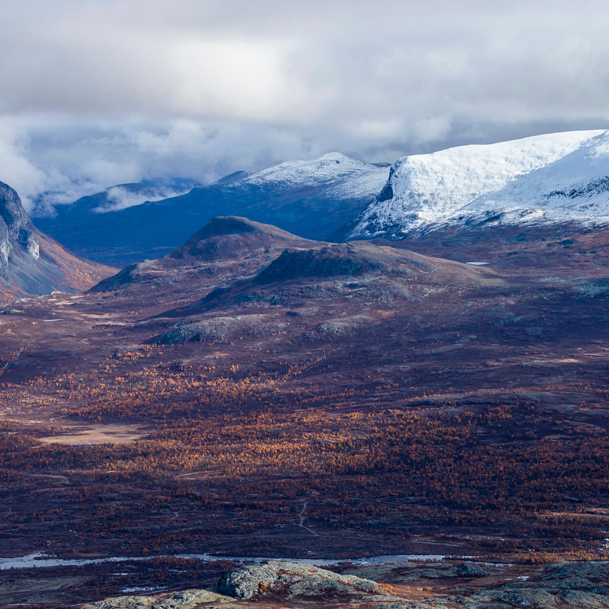 ”Näitä maisemia kannattaa tulla katsomaan” – Jotunheimenin kansallispuistossa Norjassa kulkee yksi maailman hienoimmista patikointireiteistä