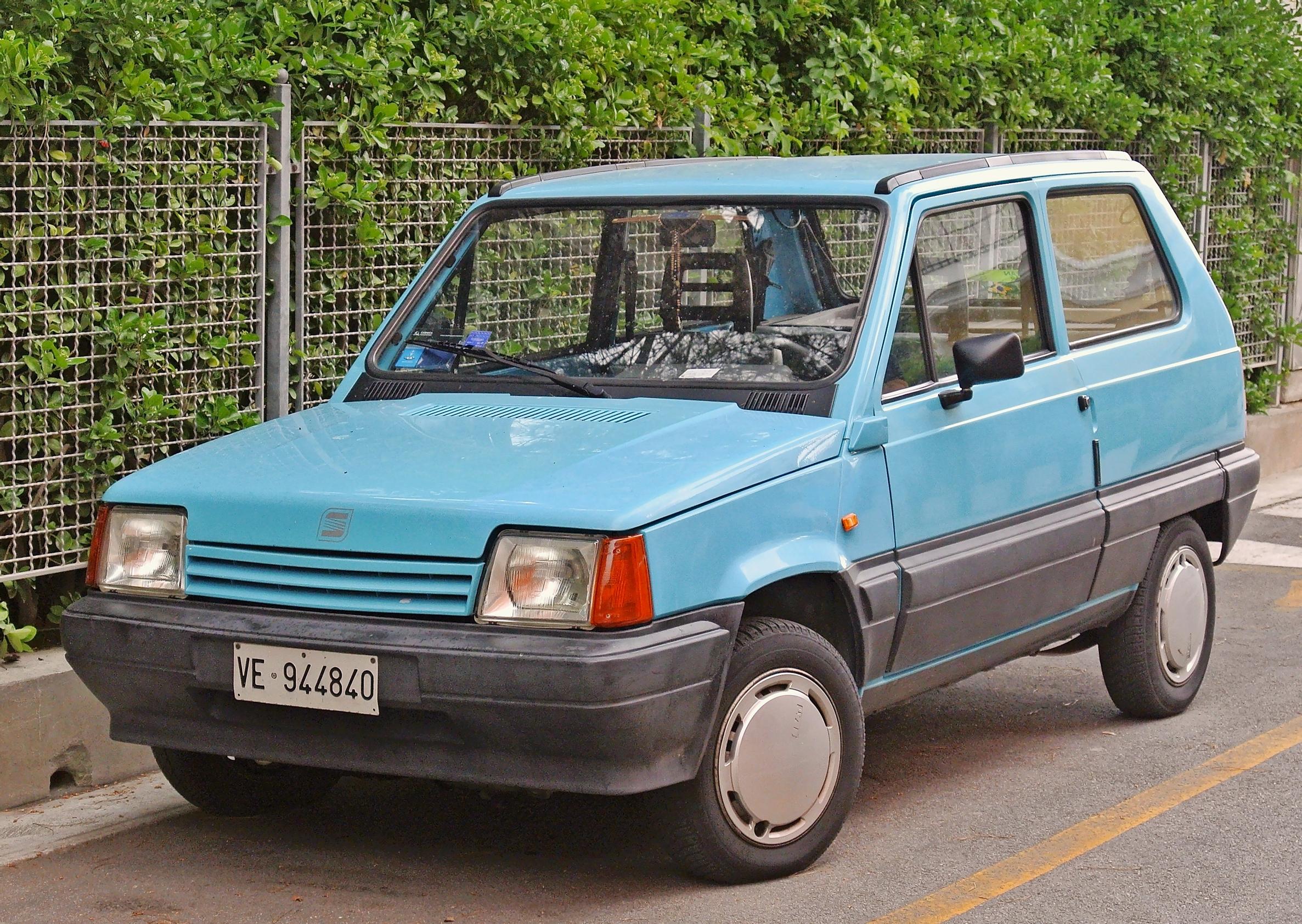 Seat Marbella | Omaa sukuaan Fiat Panda. Pieni ja piukea, mutta symppis silti.