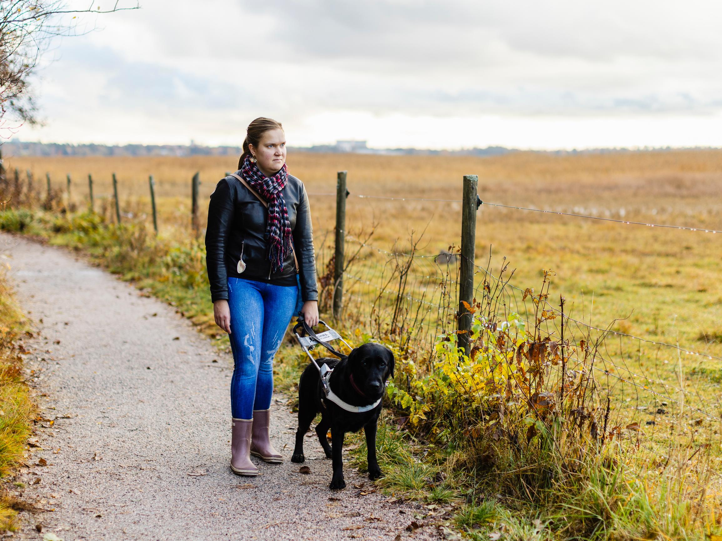Opaskoira jäi kotiin, tilalle tuli muuli – Vammaisaktivisti Susanna Halmeen hullunrohkea vaellus yllätti hänet itsensäkin