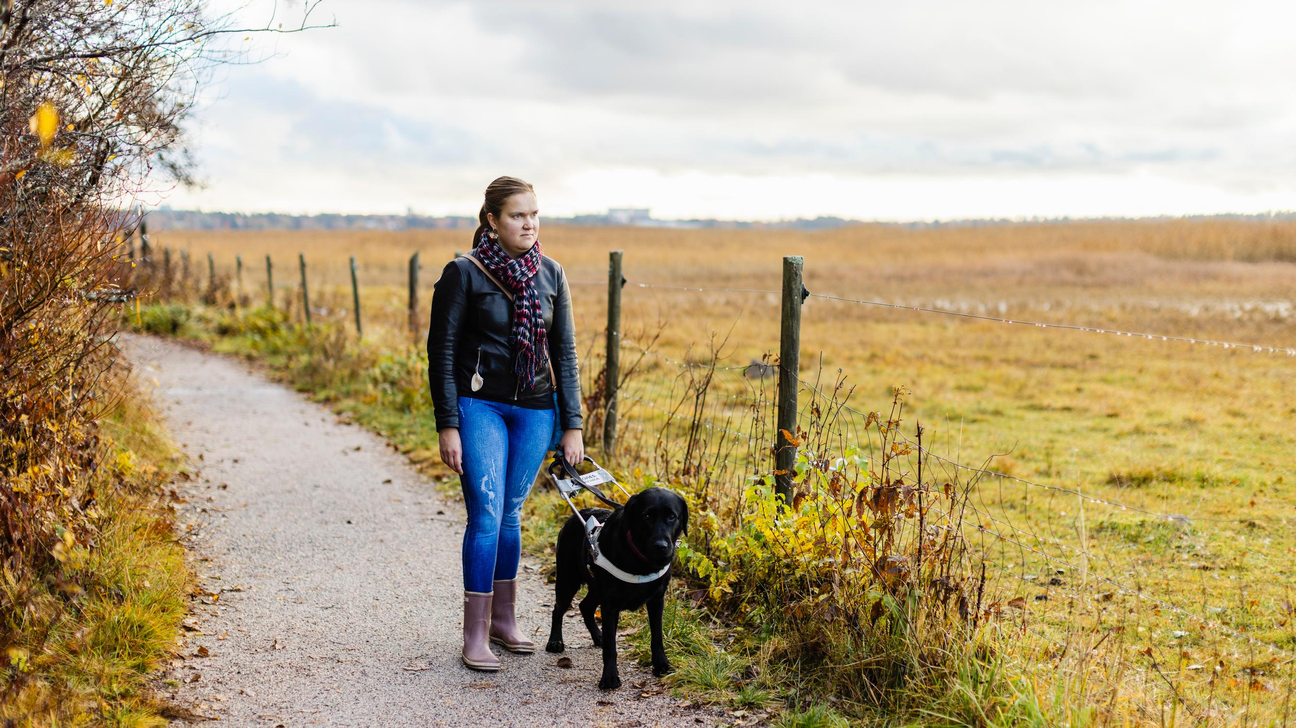 Opaskoira jäi kotiin, tilalle tuli muuli – Vammaisaktivisti Susanna Halmeen hullunrohkea vaellus yllätti hänet itsensäkin