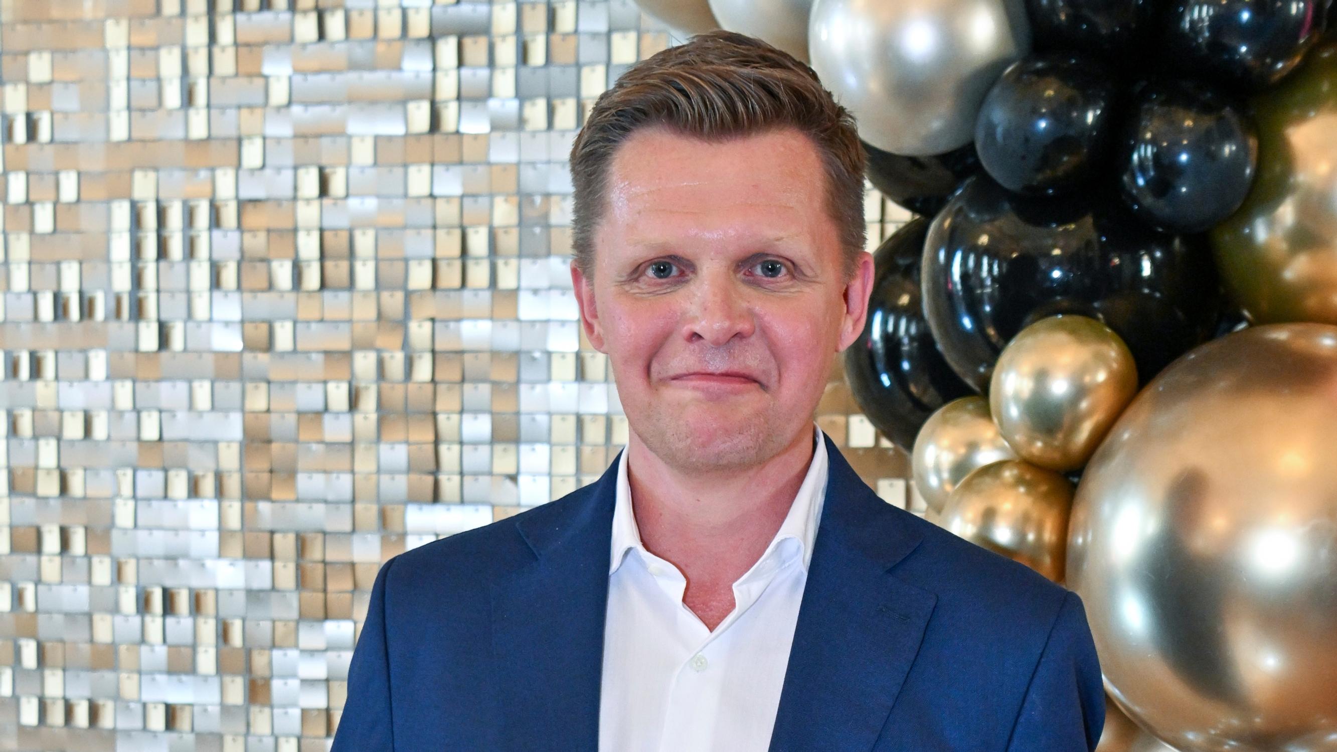 Urheilutoimittaja Mika Saukkonen katuu, että painosti poikansa kenttäpelaajaksi – poika olisi tahtonut ihan muuta