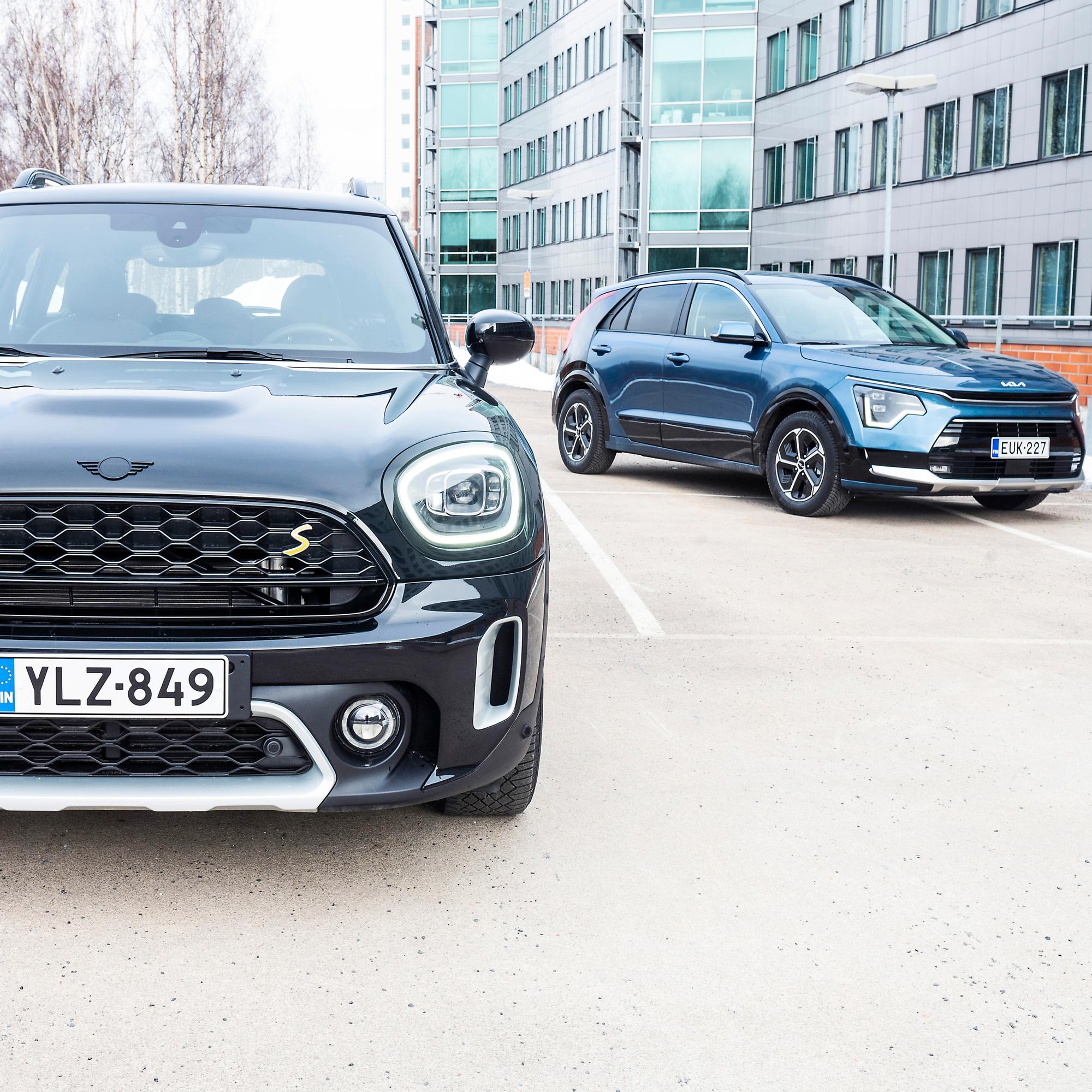 Kia Niro PHEV vs. Mini Countryman Plug-In-Hybrid – Kaksintaistelussa tunne vastaan järki – Kumpi voittaa?