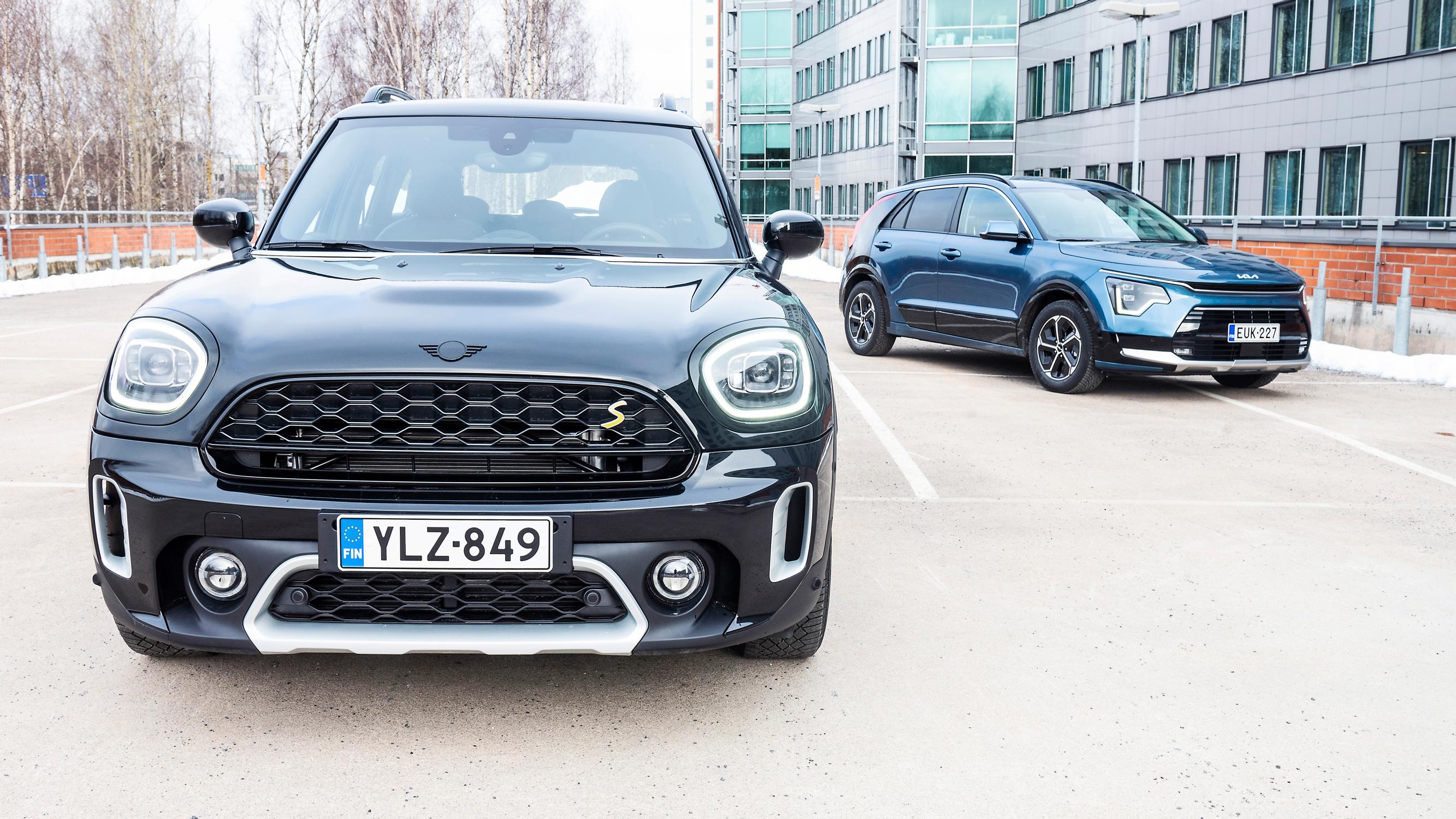 Kia Niro PHEV vs. Mini Countryman Plug-In-Hybrid – Kaksintaistelussa tunne vastaan järki – Kumpi voittaa?