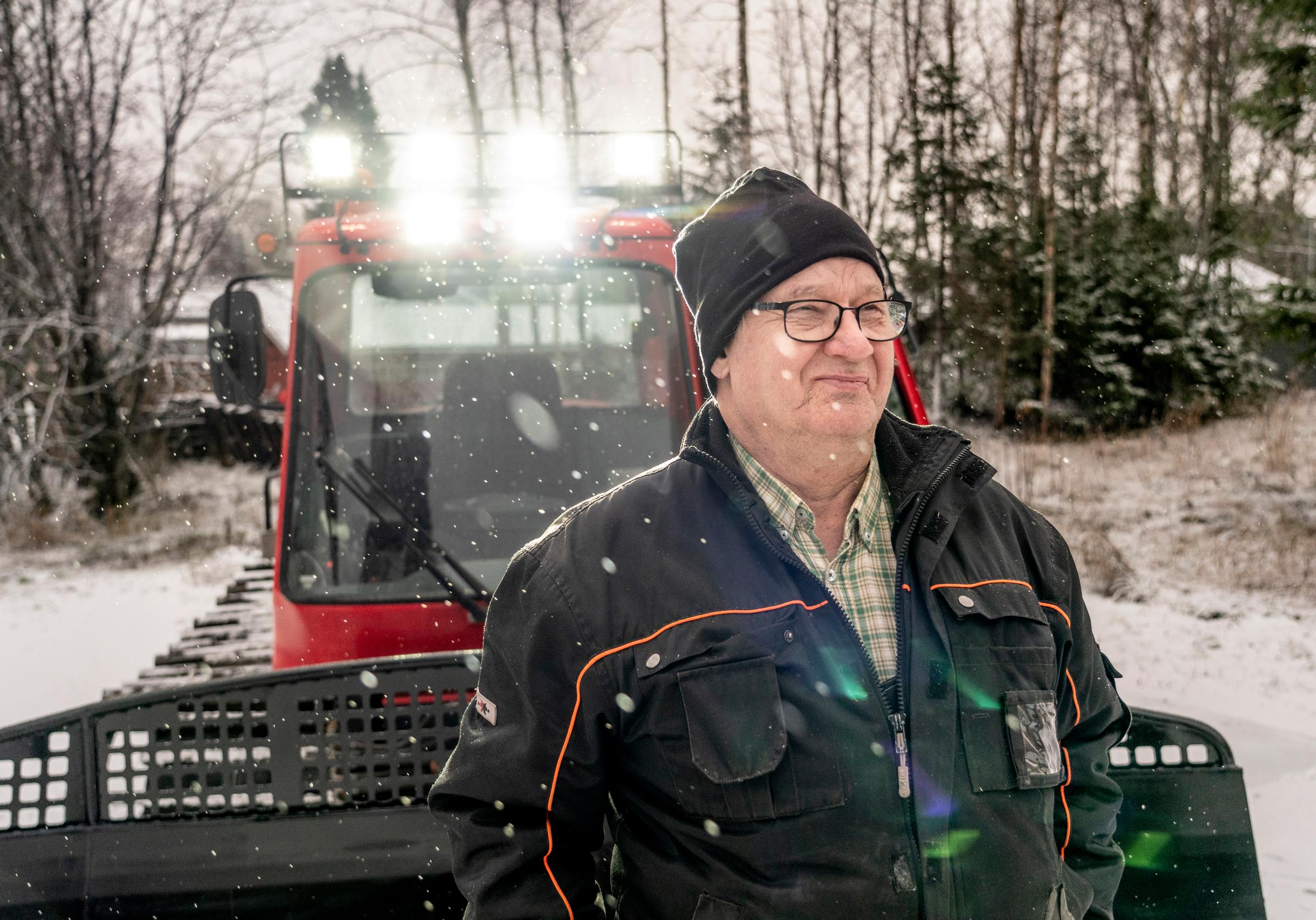 Eläkeläiset revitään nyt takaisin töihin – Tuomo Huttulan, 67, puhelin soi heti kun eläkepäivä koitti
