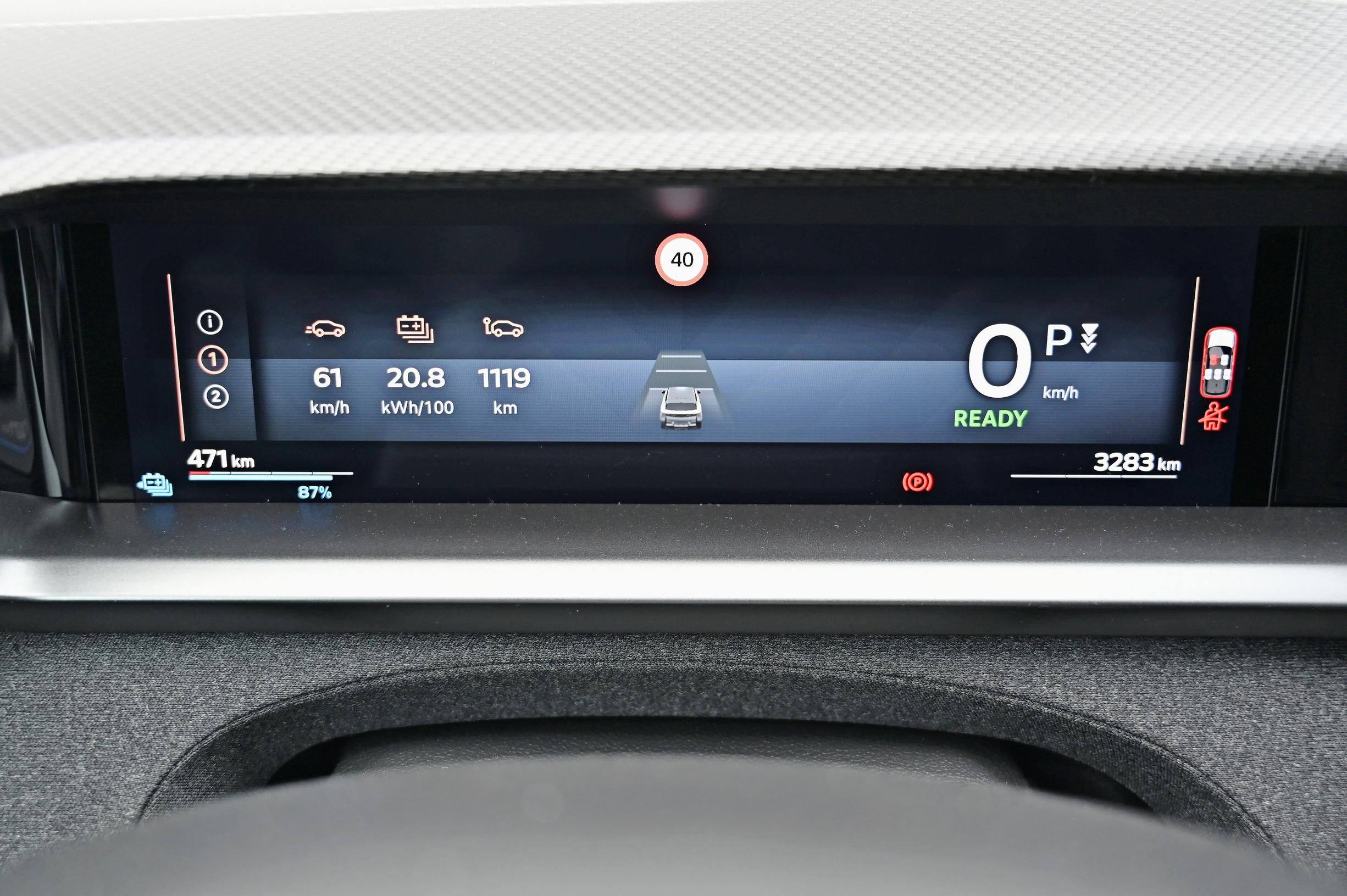 Uuden Opel Grandlandin kymppituumaisesta digimittaristosta löytyy kaikki olennainen ja erilaisia infonäkymiä.