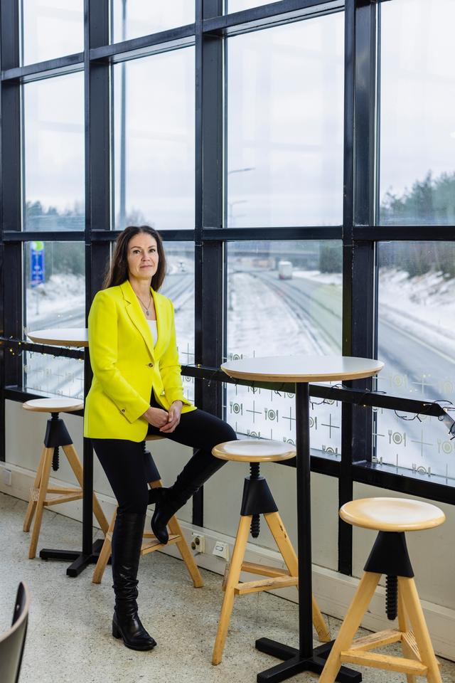Lulu Ranne: ”Me korostamme sitä, että Suomi kulkee kumipyörillä” | Apu