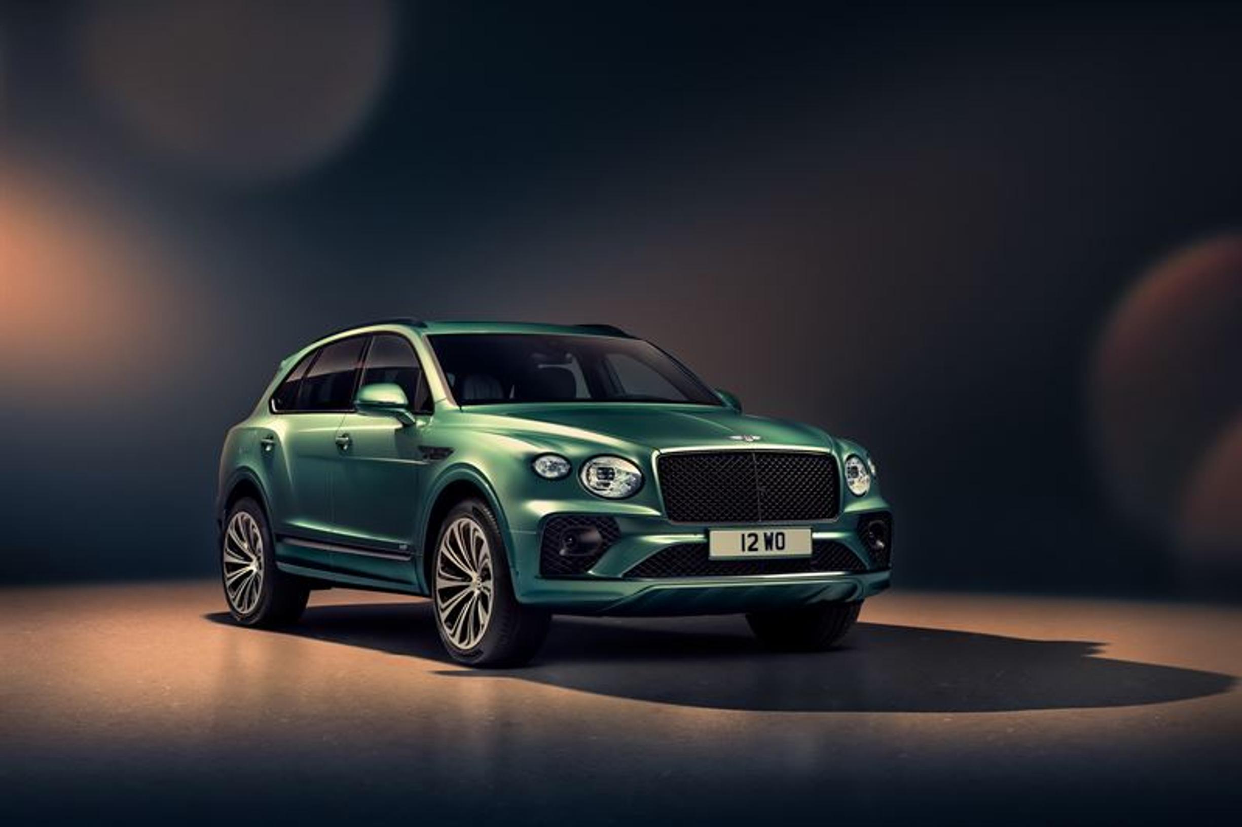 Katso kuvat - Bentleyn luksus-SUV syksyllä Suomeen