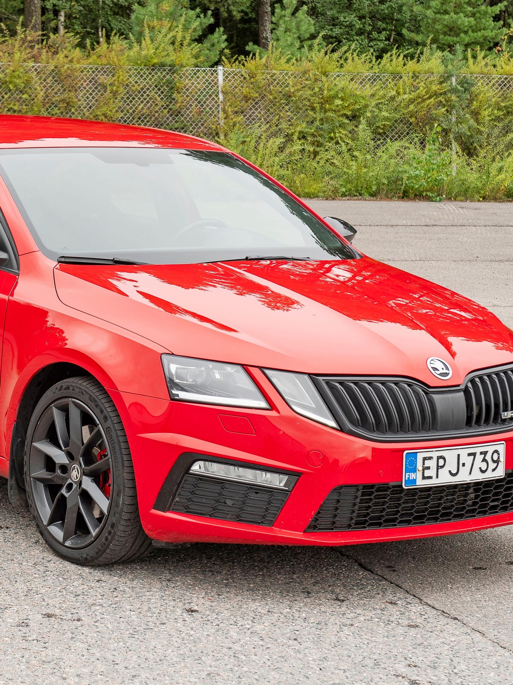 Käytetty Skoda Octavia vm. 2018 yllättää – kulkee kuin uusi, mutta maalipinta paljastaa totuuden