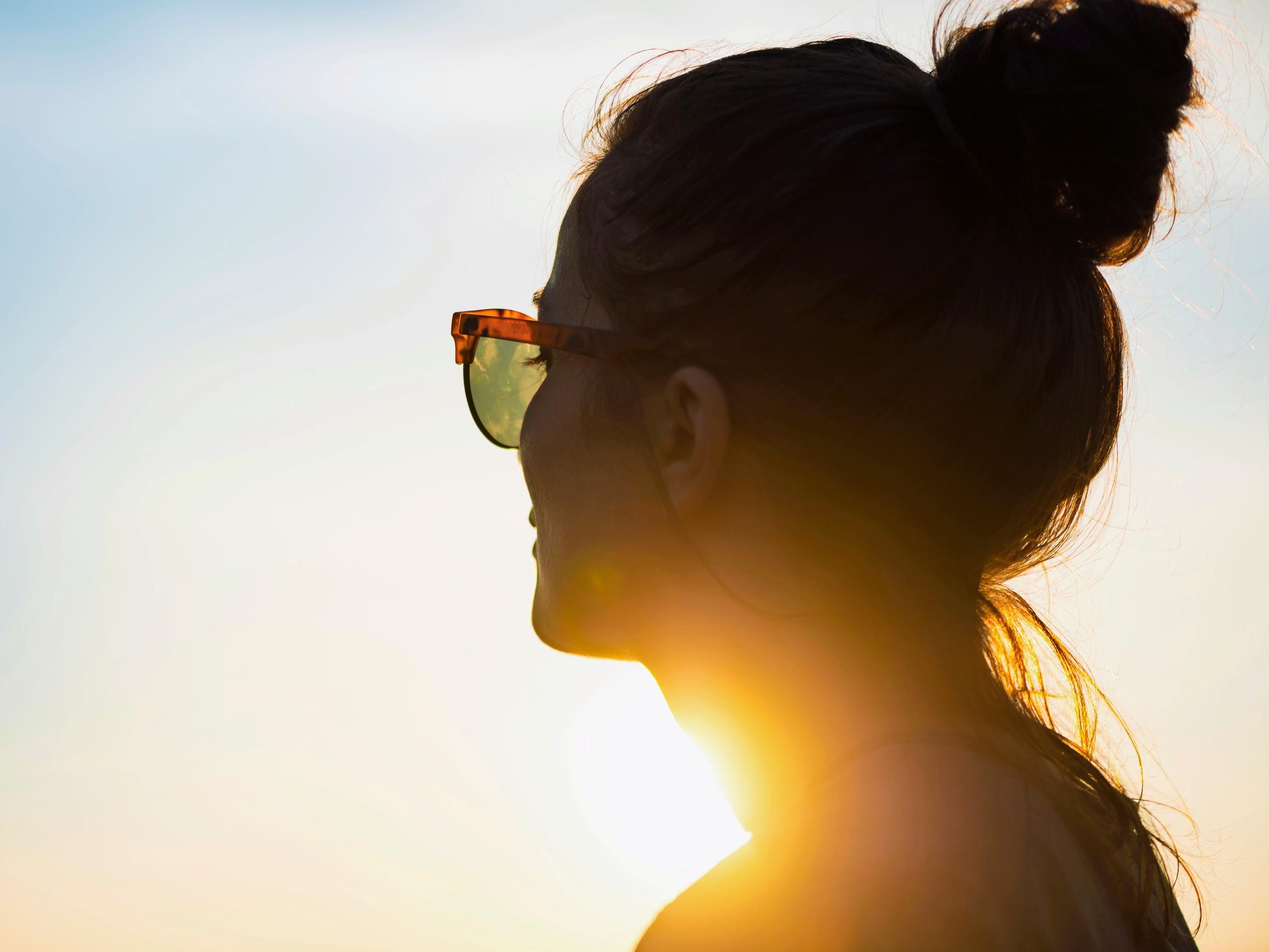 Alkoivatko kasvot helottaa punaisena? – Auringon sijaan syynä voi olla vyöruusu