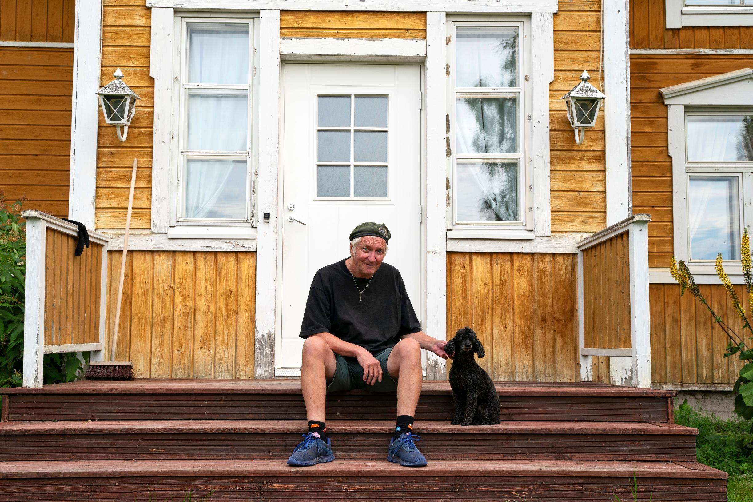 Jaakko Heikkilän rakastama Kukkolankoski on koskikalastusyhteisön sosiaalisen elämän keskus. Miljöö rakennuksineen huokuu menneiden aikojen charmia.
