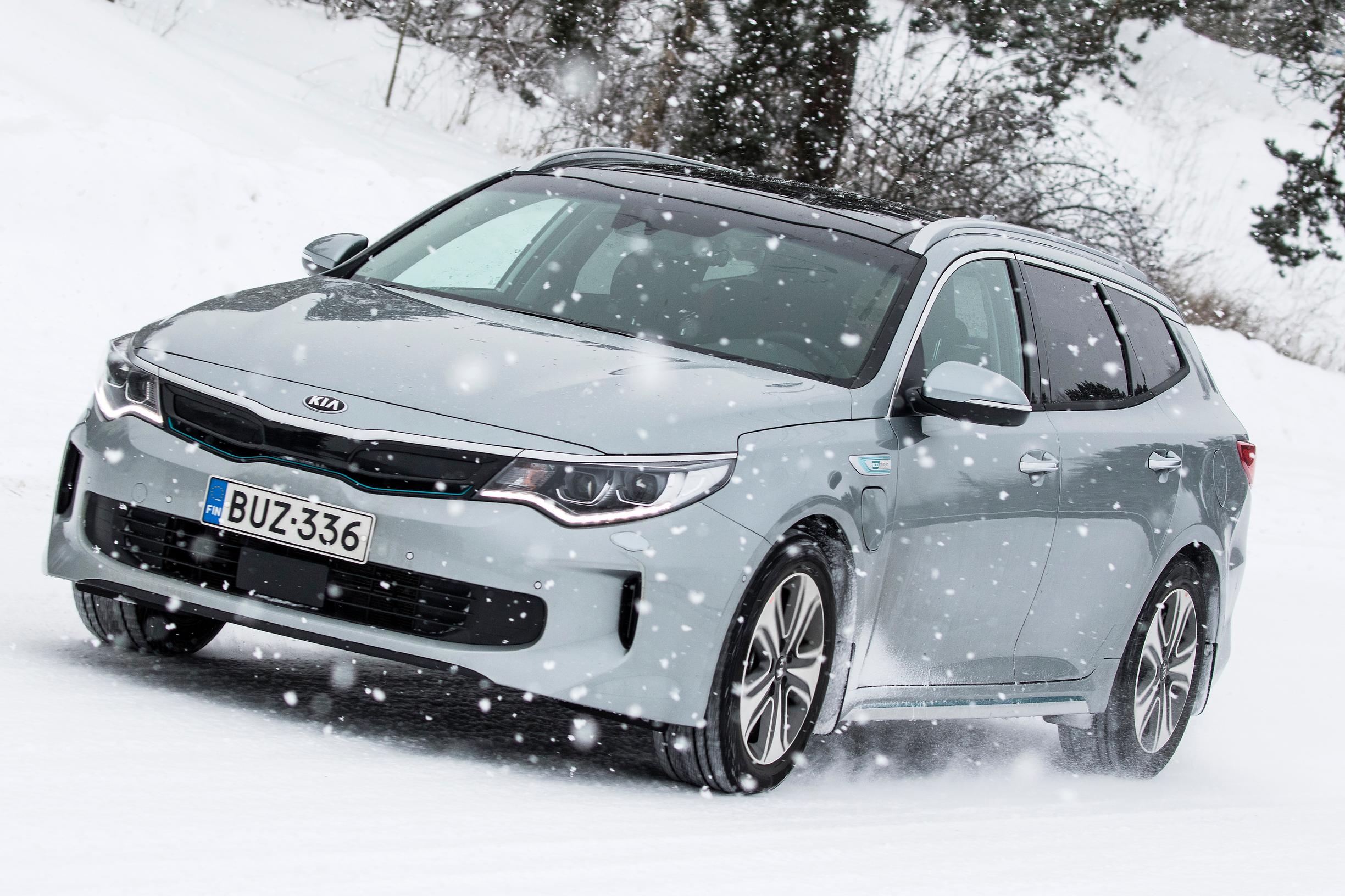 Kerro kokemuksesi Kia Optima Wagon PHEV -lataushybridistä