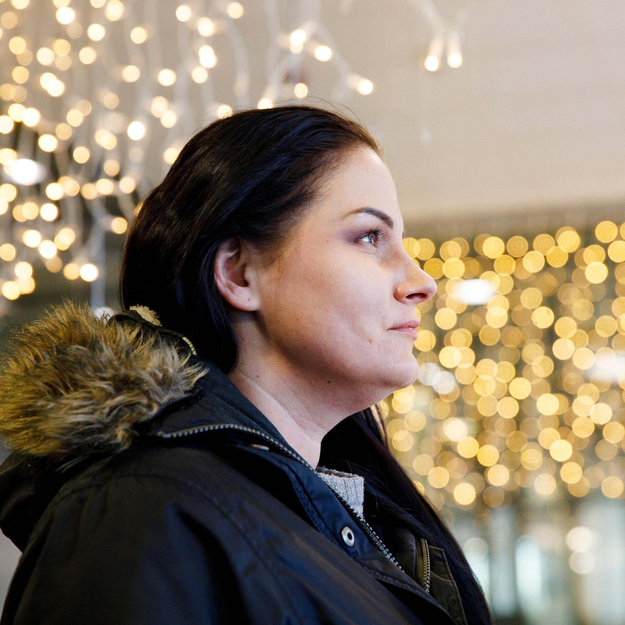 Laura Lehtisen lasten isä tappoi itsensä joulun alla – Tuntemattomien reaktio sai hänet tekemään lupauksen, joka on pitänyt