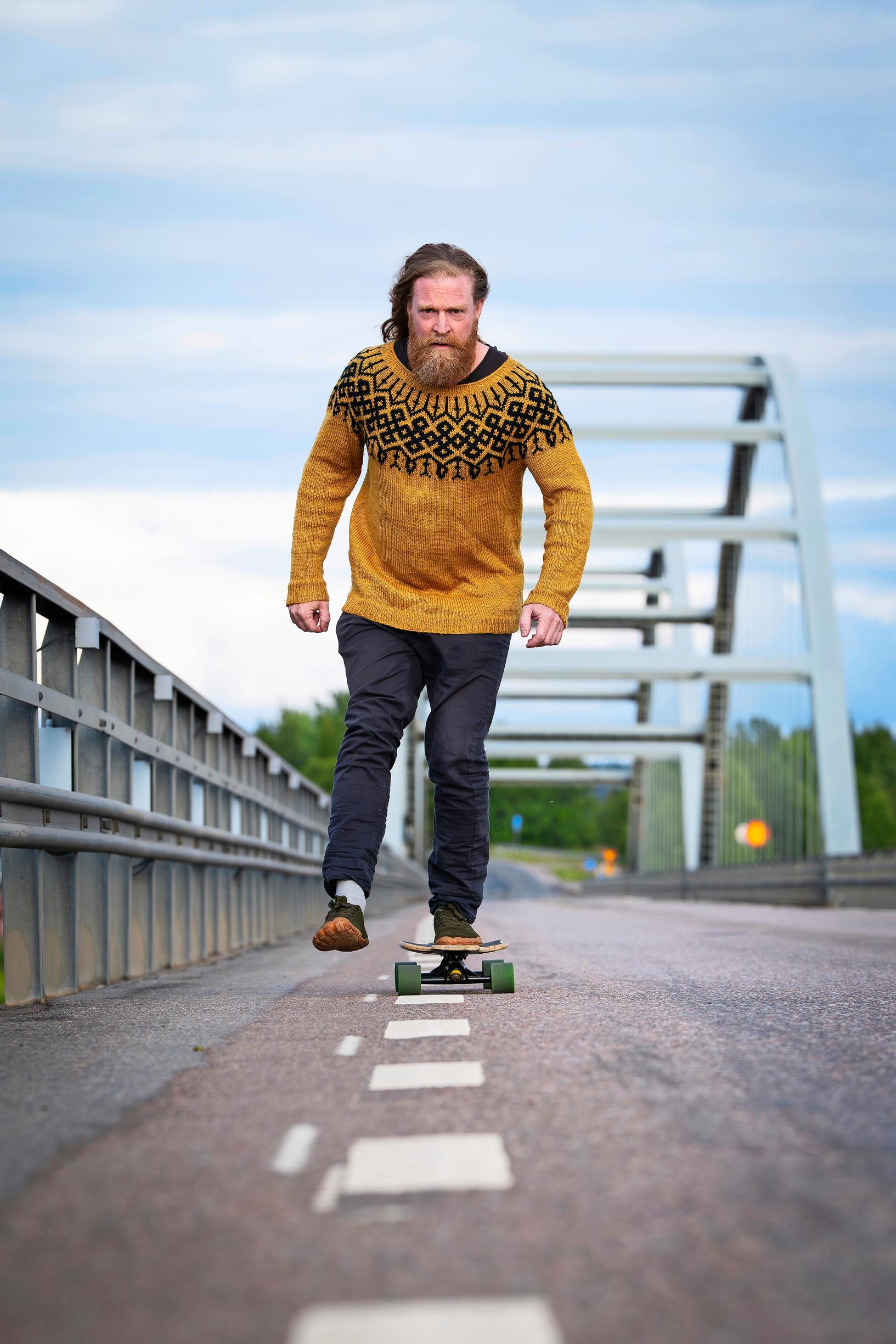 Adam Huuva, The Meänländ -yhtyeen perustaja, edistää meänkieltä