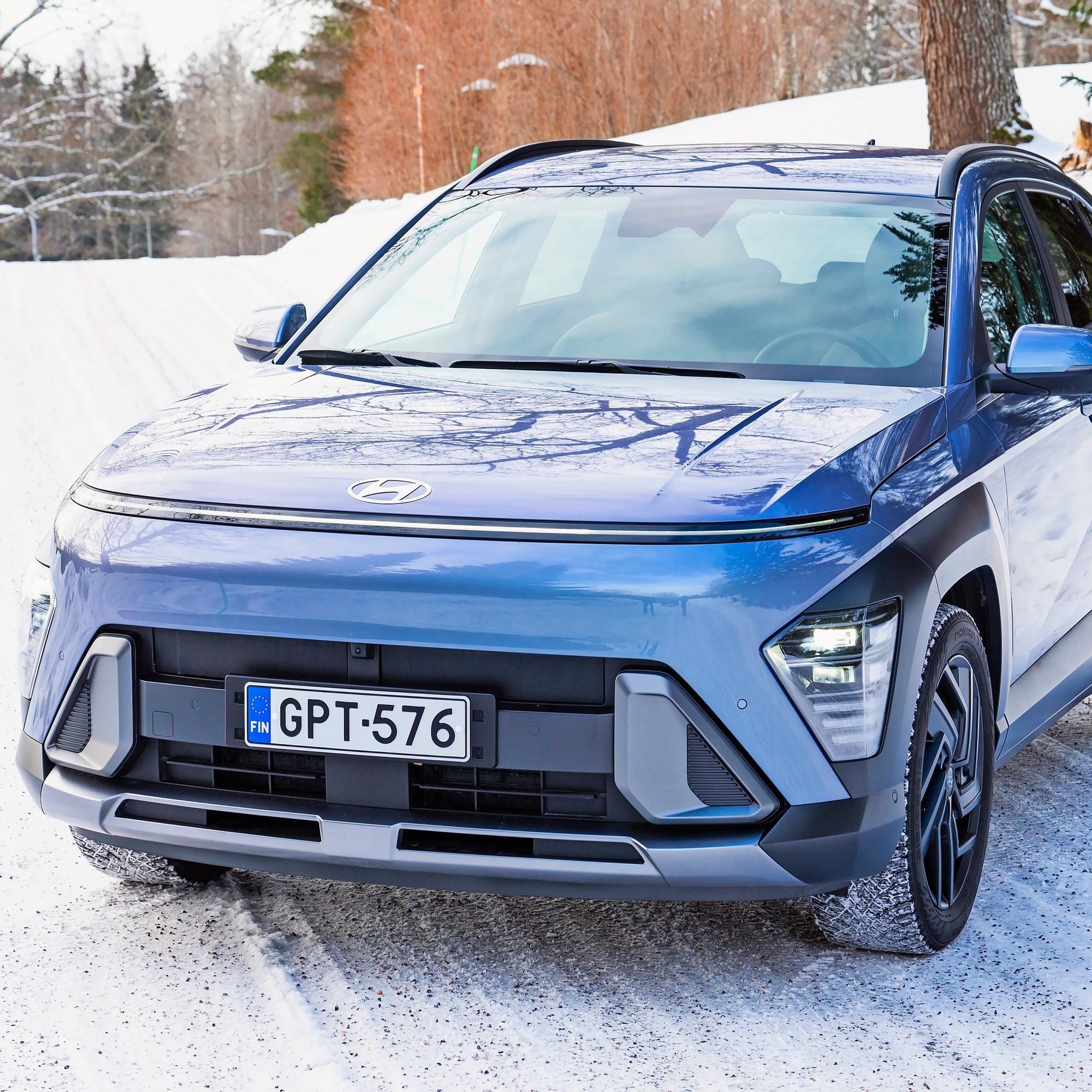 Uusi Hyundai Kona on edeltäjäänsä kookkaampi hybridi ilman latausjohtoja – mutkaton joka kodin yleiskone