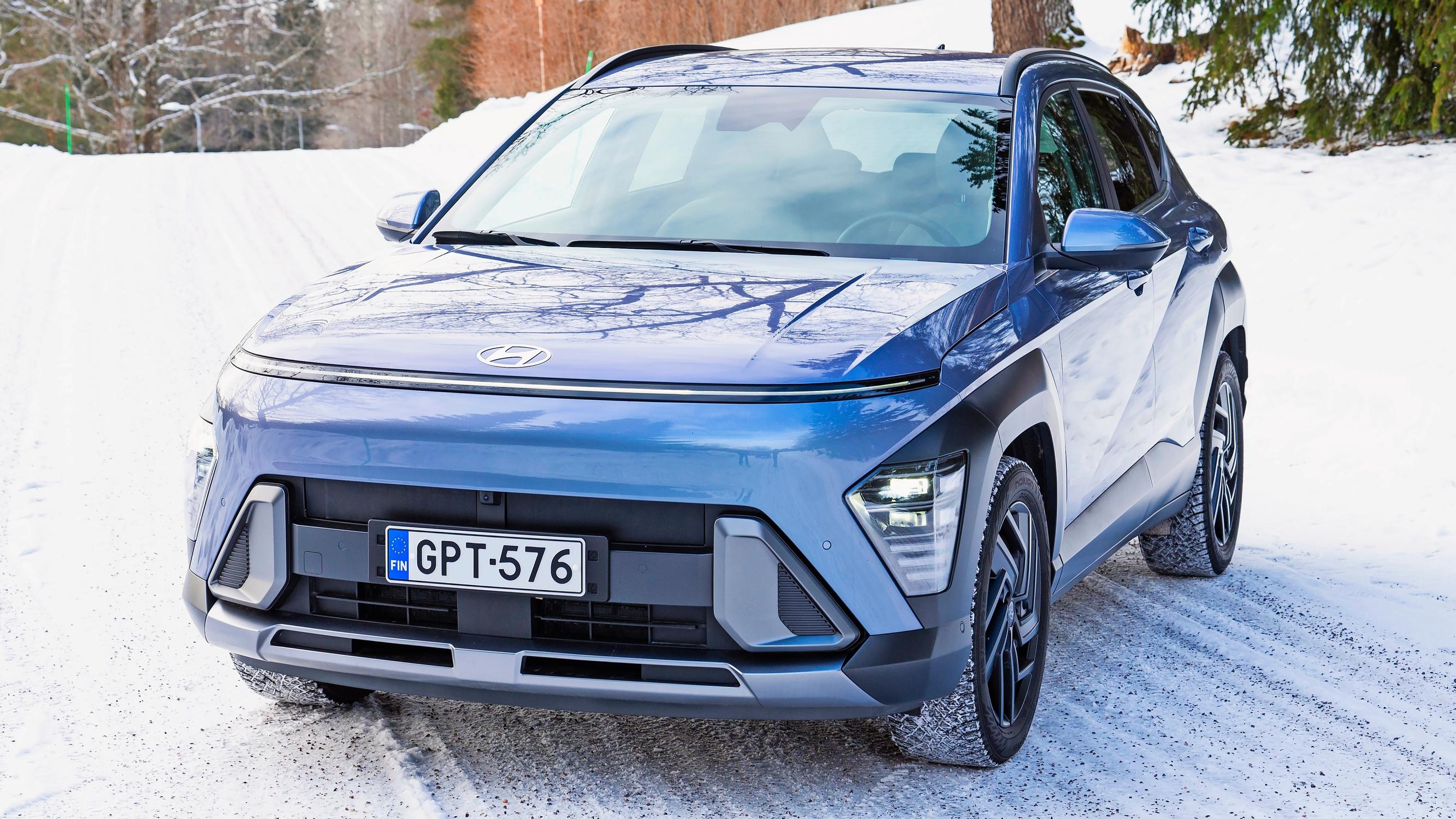 Uusi Hyundai Kona on edeltäjäänsä kookkaampi hybridi ilman latausjohtoja – mutkaton joka kodin yleiskone