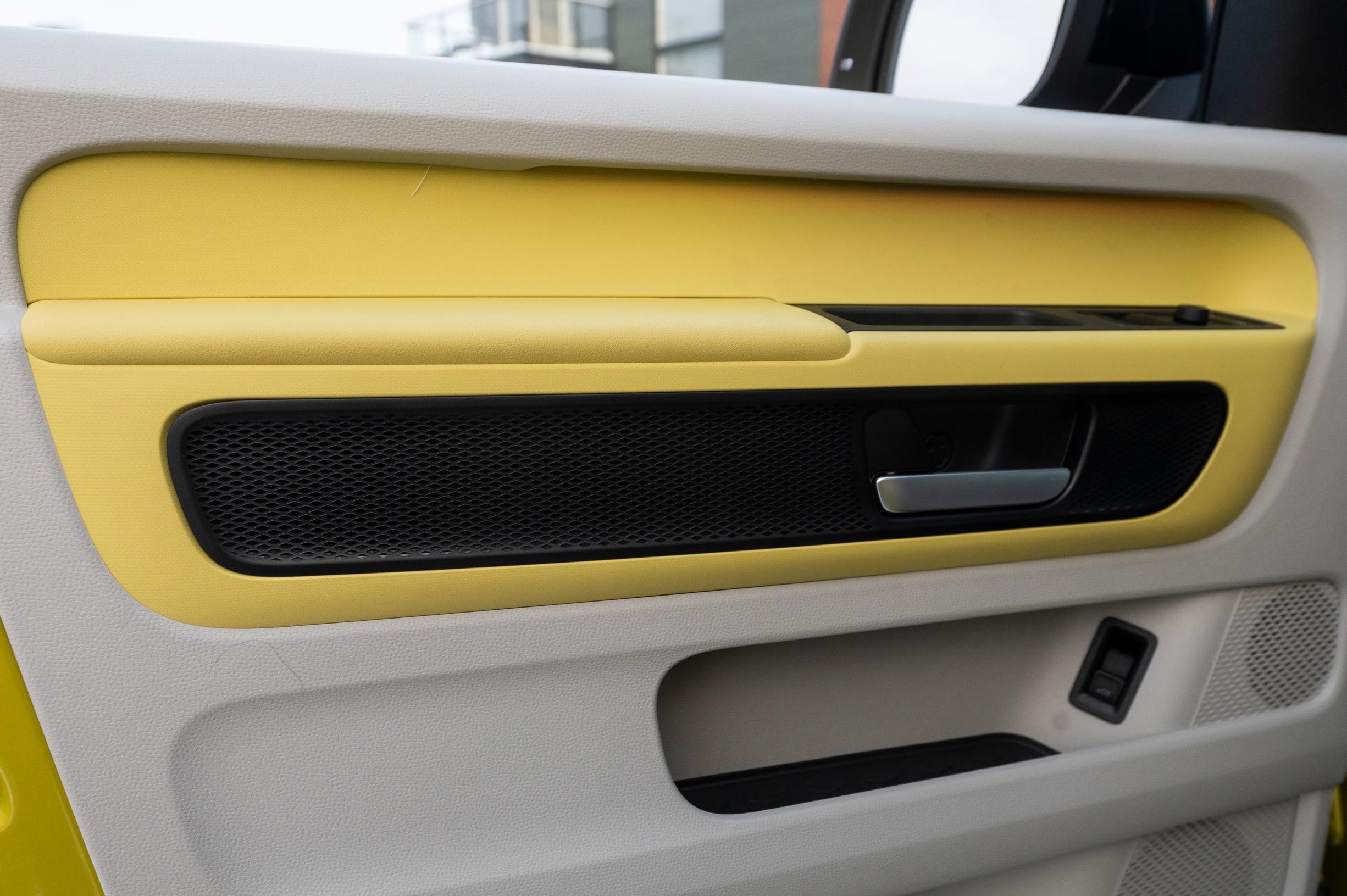 Volkswagen ID. buzz 150 kW Pro Business 77 kWh oven keltainen sisäpuoli