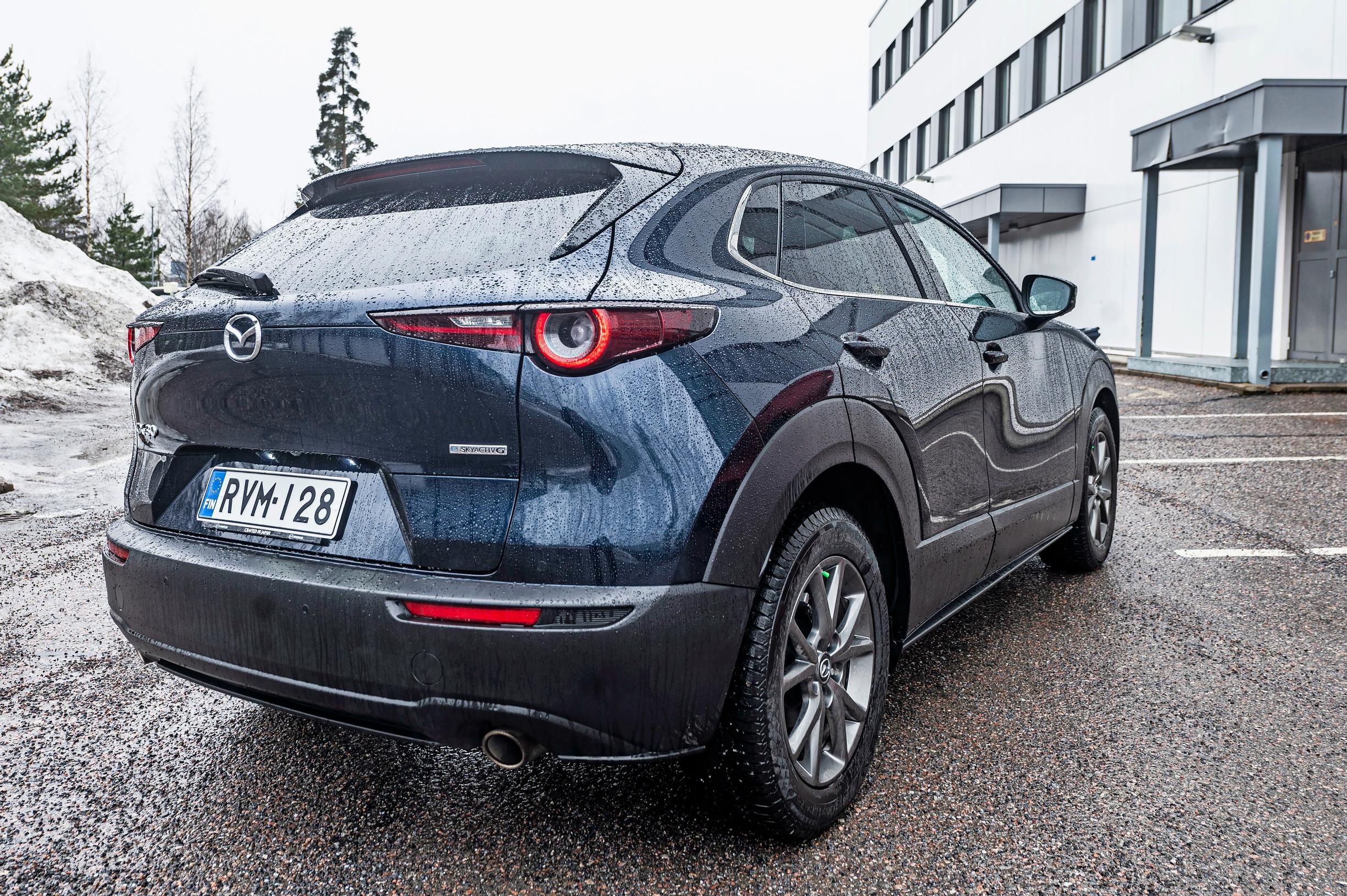Mazda CX-30 Nagisa Tuulilasin koeajossa: Hyvin varusteltu Bose-stereoita myöten.