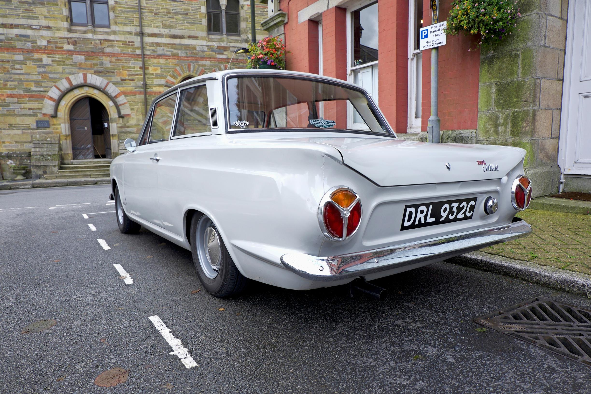 FORD CORTINA. Alan miesten kesken ihan vaan Tähtiperä.