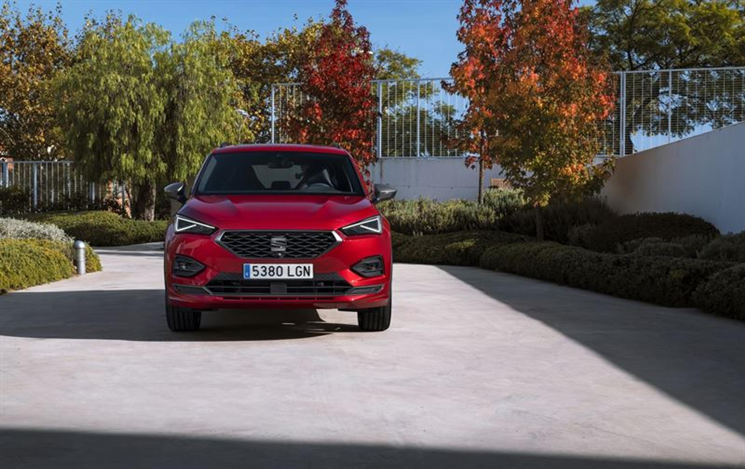 Seat Tarracon lataushybridi pian Suomessa