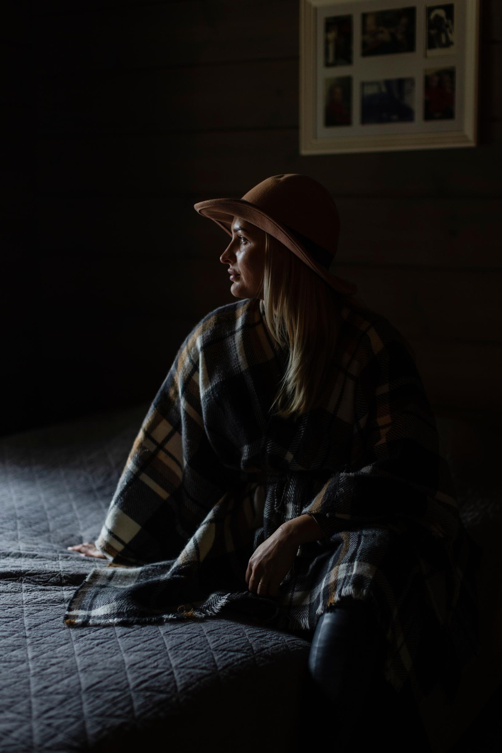 Kun poliisi ei isän kuoleman jälkeen ollut Ninaan yhteydessä, hän päätti alkaa etsiä vastauksia itse.