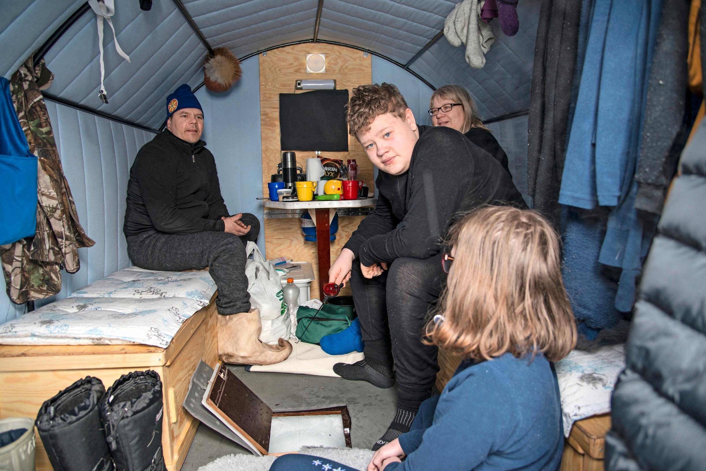 Ruotsalaiset pilkkivät teltassa