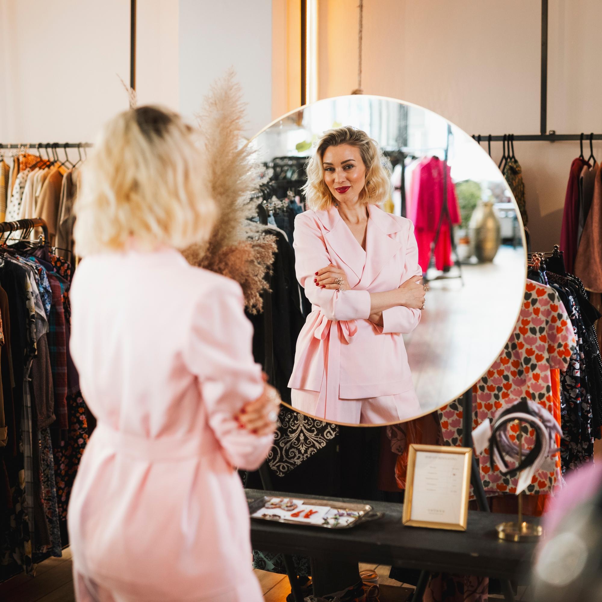 Noora Hautakangas loi kierrätysvaatteiden menestystarinan itseään säästämättä ja vähättelystä huolimatta – ”Stressi on ollut niin kova, etten muista kuin pieniä hetkiä viime vuosilta”