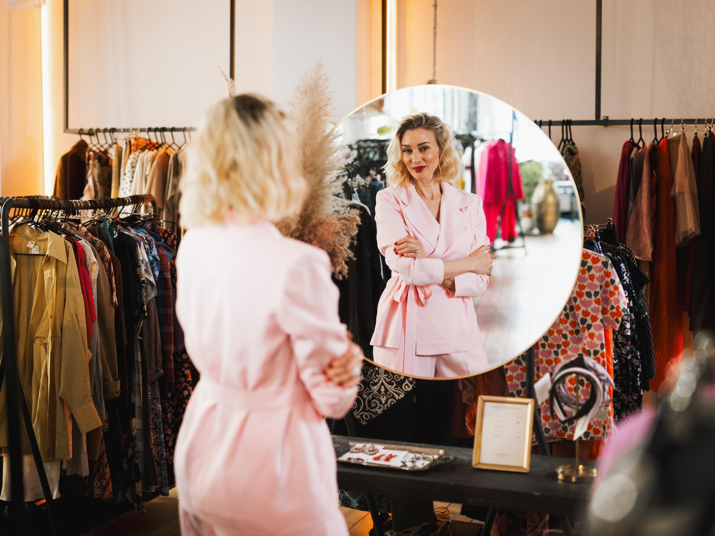 Noora Hautakangas loi kierrätysvaatteiden menestystarinan itseään säästämättä ja vähättelystä huolimatta – ”Stressi on ollut niin kova, etten muista kuin pieniä hetkiä viime vuosilta”