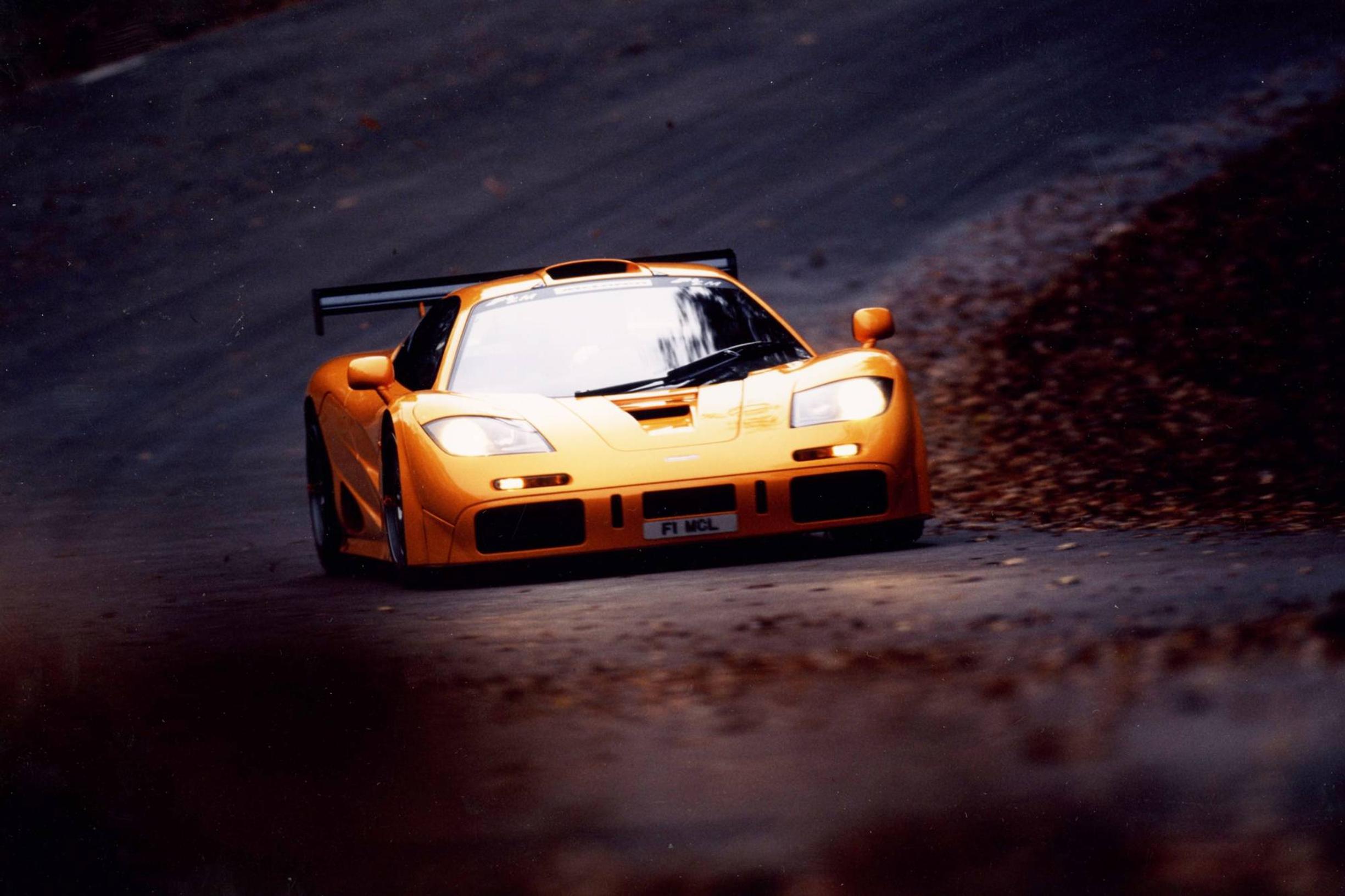 Varsinainen tee-se-itse-mies: rakensi McLarenin superauton romumetallista